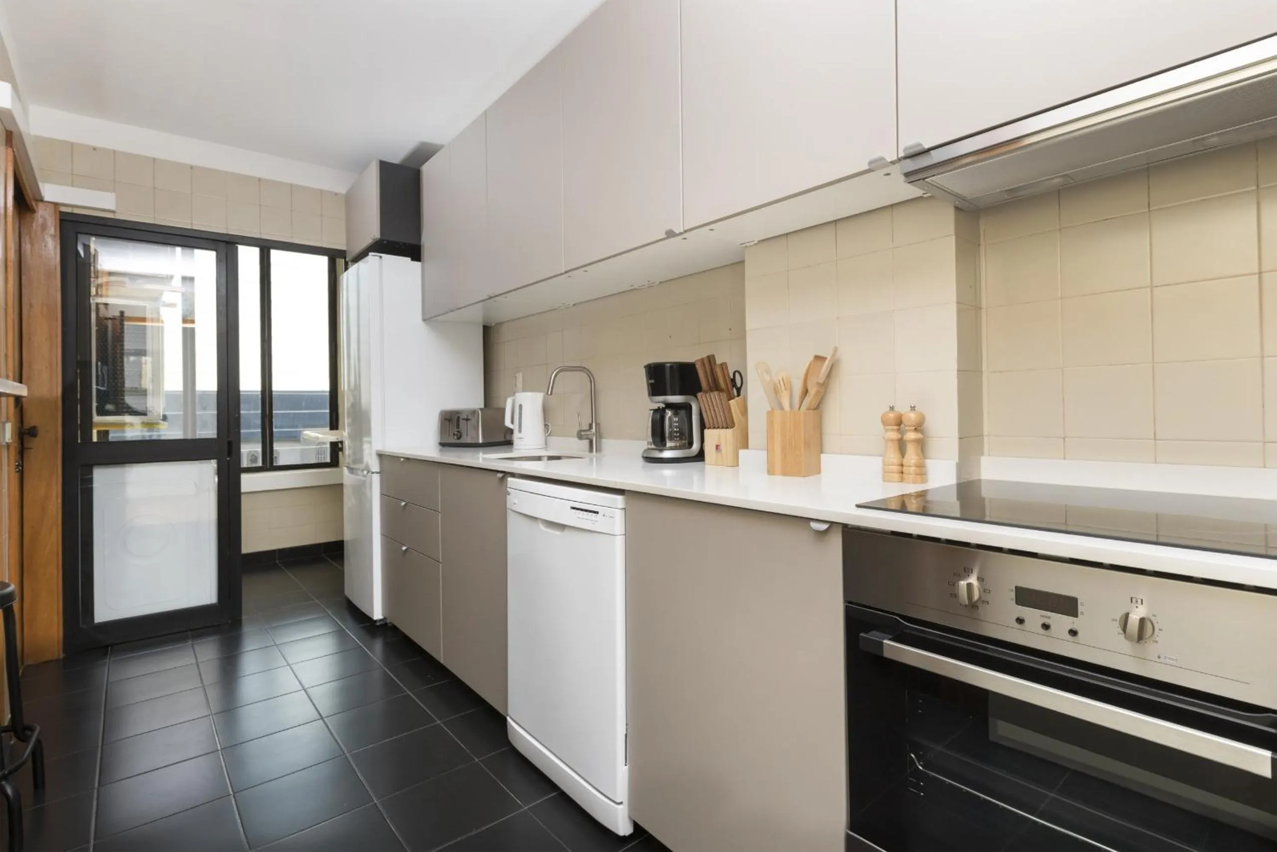 Kitchen or kitchenette in LV Premier Marques MQ2