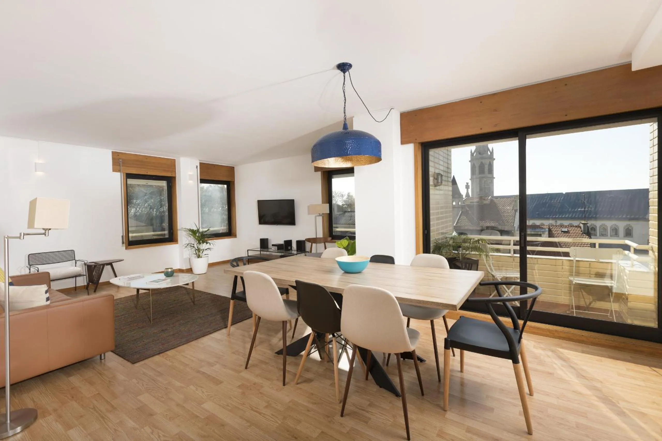 Dining area in LV Premier Marques MQ2