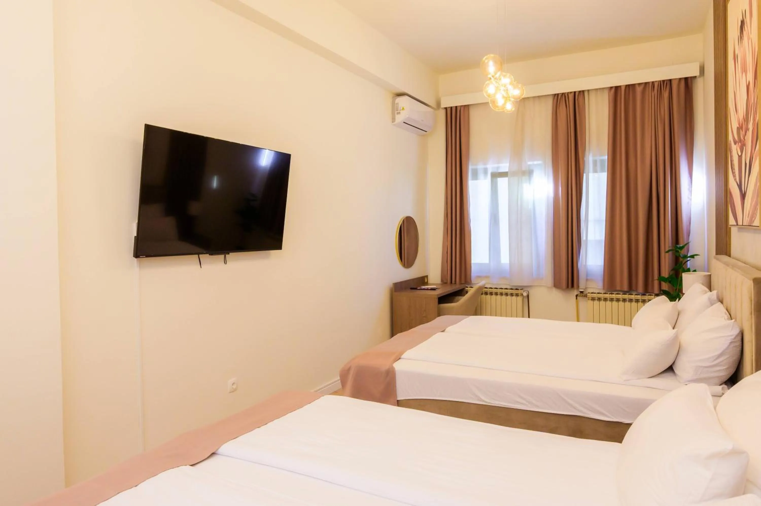 TV and multimedia, Bed in Hotel MB