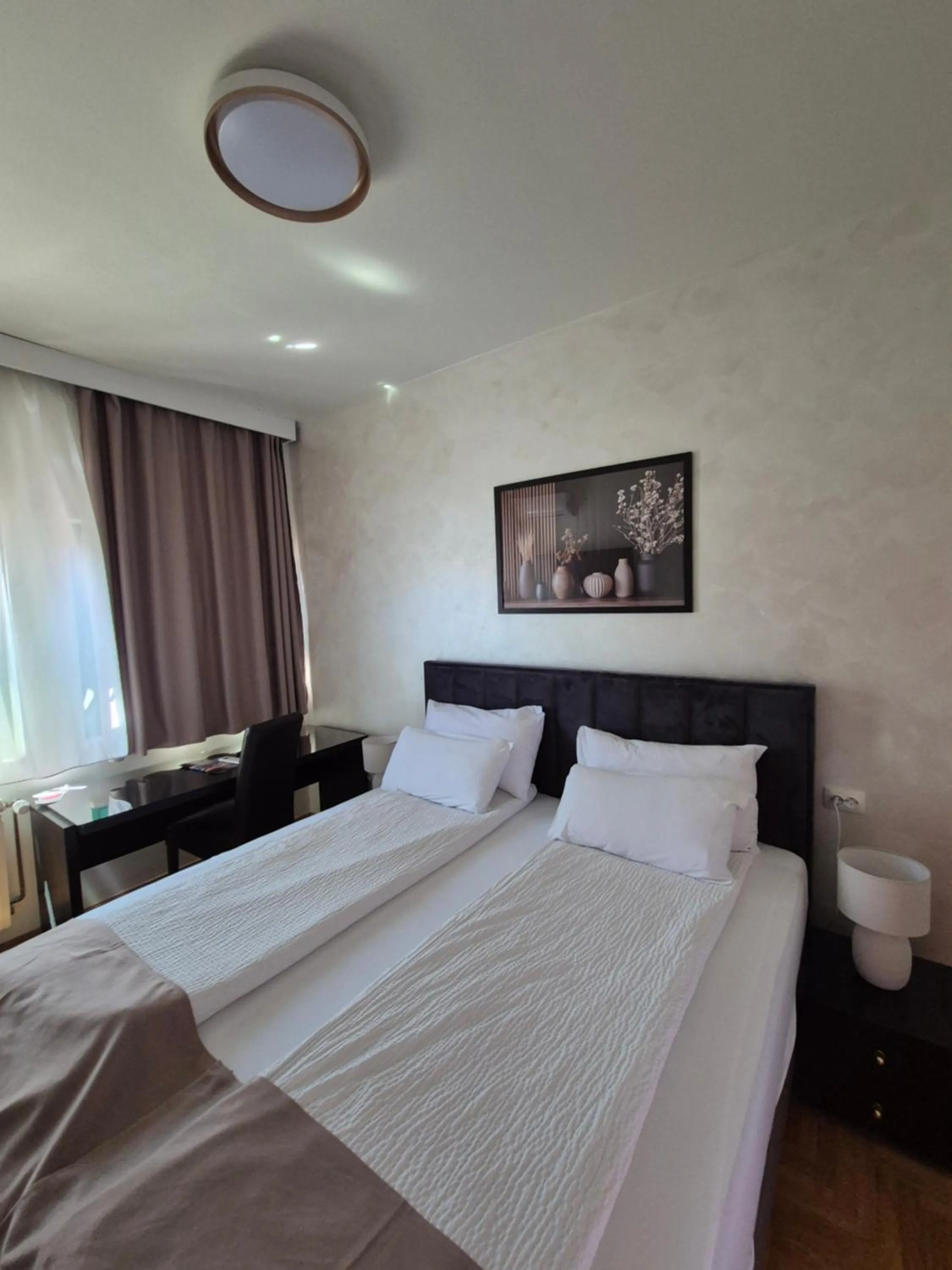 Photo of the whole room in Hotel MB