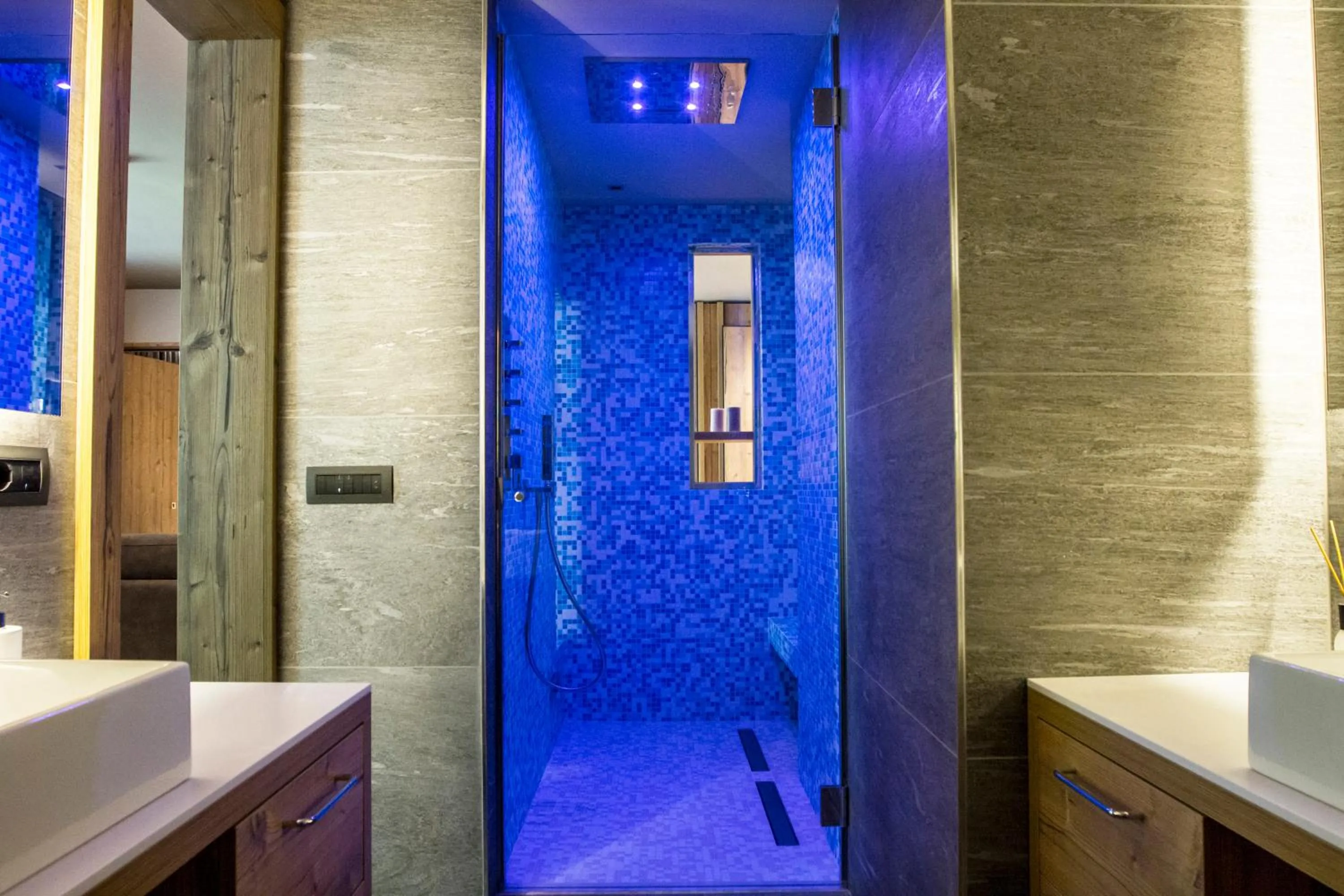 Shower in Hotel La Vetta