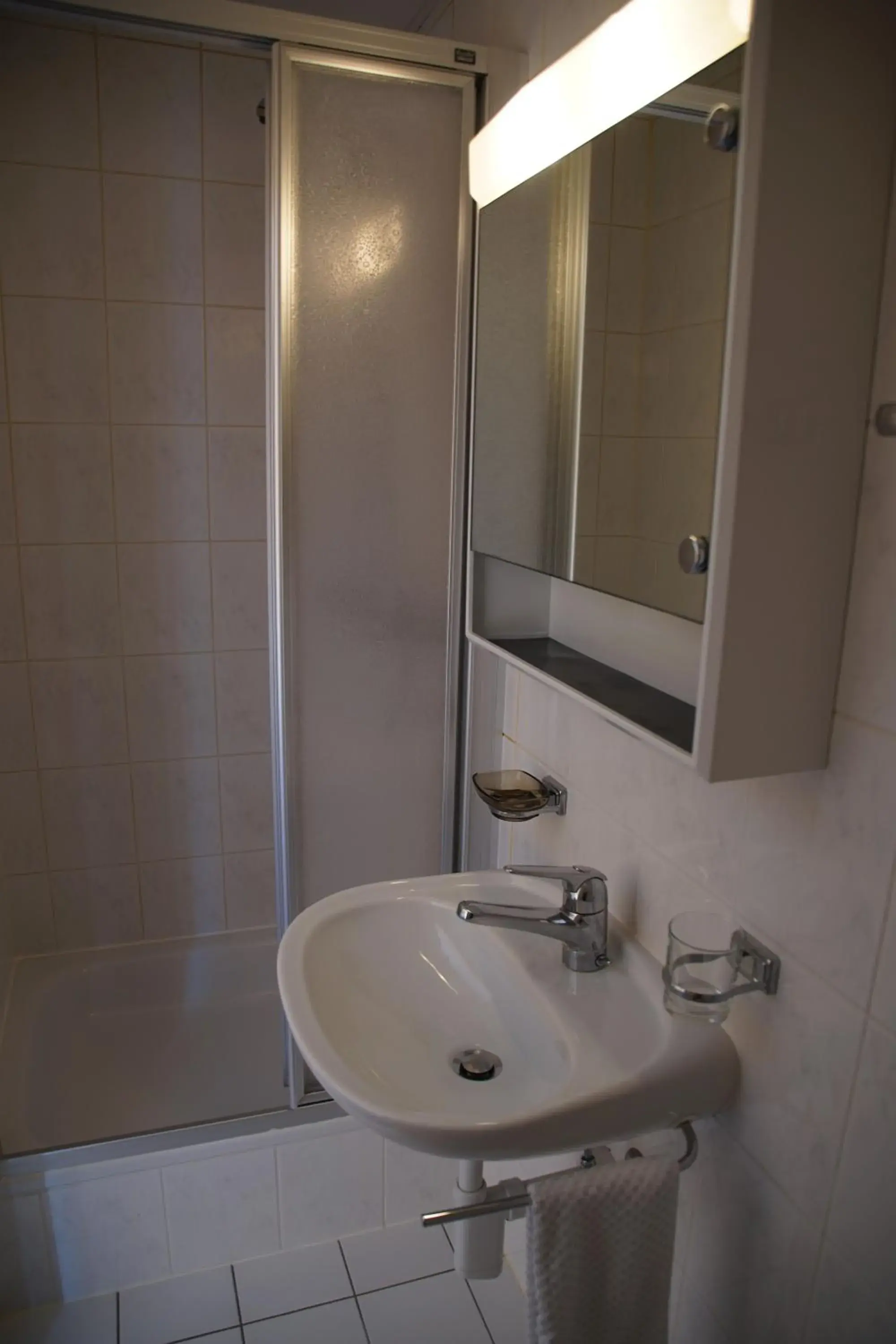 Single Room with Private Bathroom - single occupancy in Hotel Gotthard Single Room with Private Bathroom - single occupancy in Hotel Gotthard