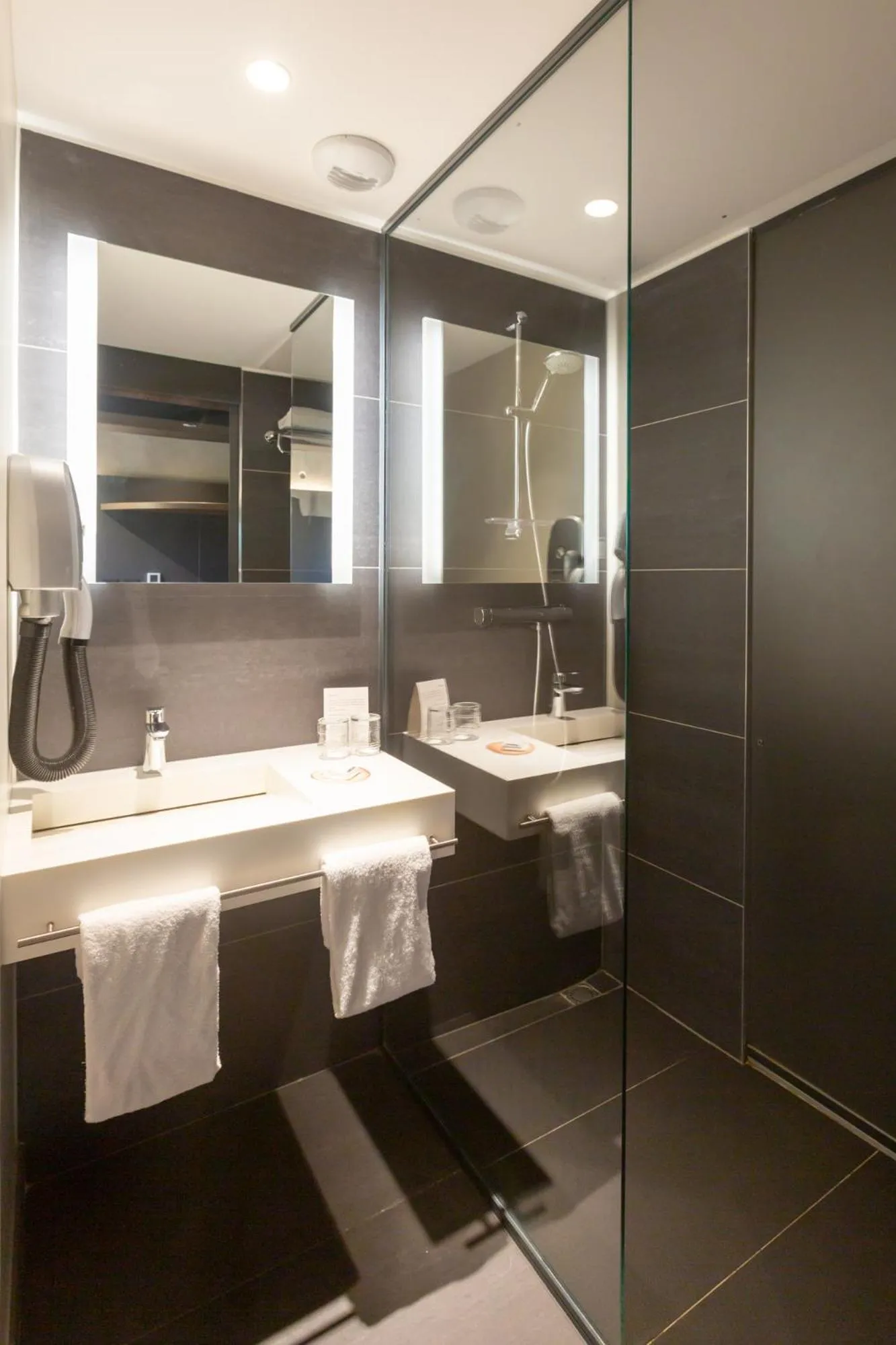 Bathroom in Lorraine Hôtel Nancy Ouest - Laxou