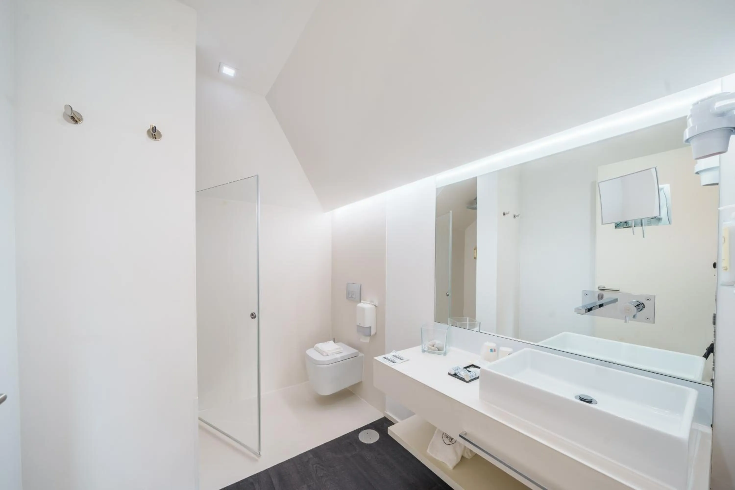 Shower in Design & Wine Hotel