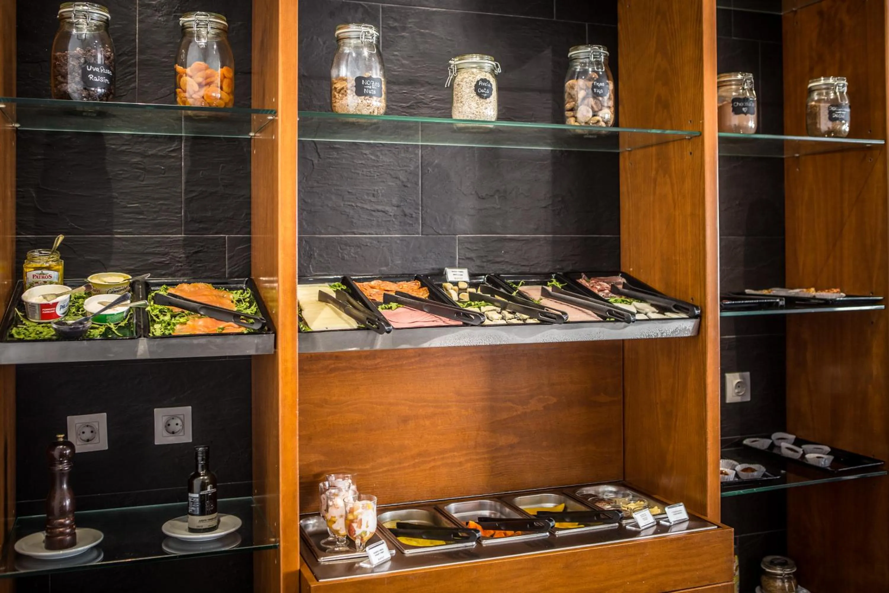 Continental breakfast in Residencial Mar e Sol