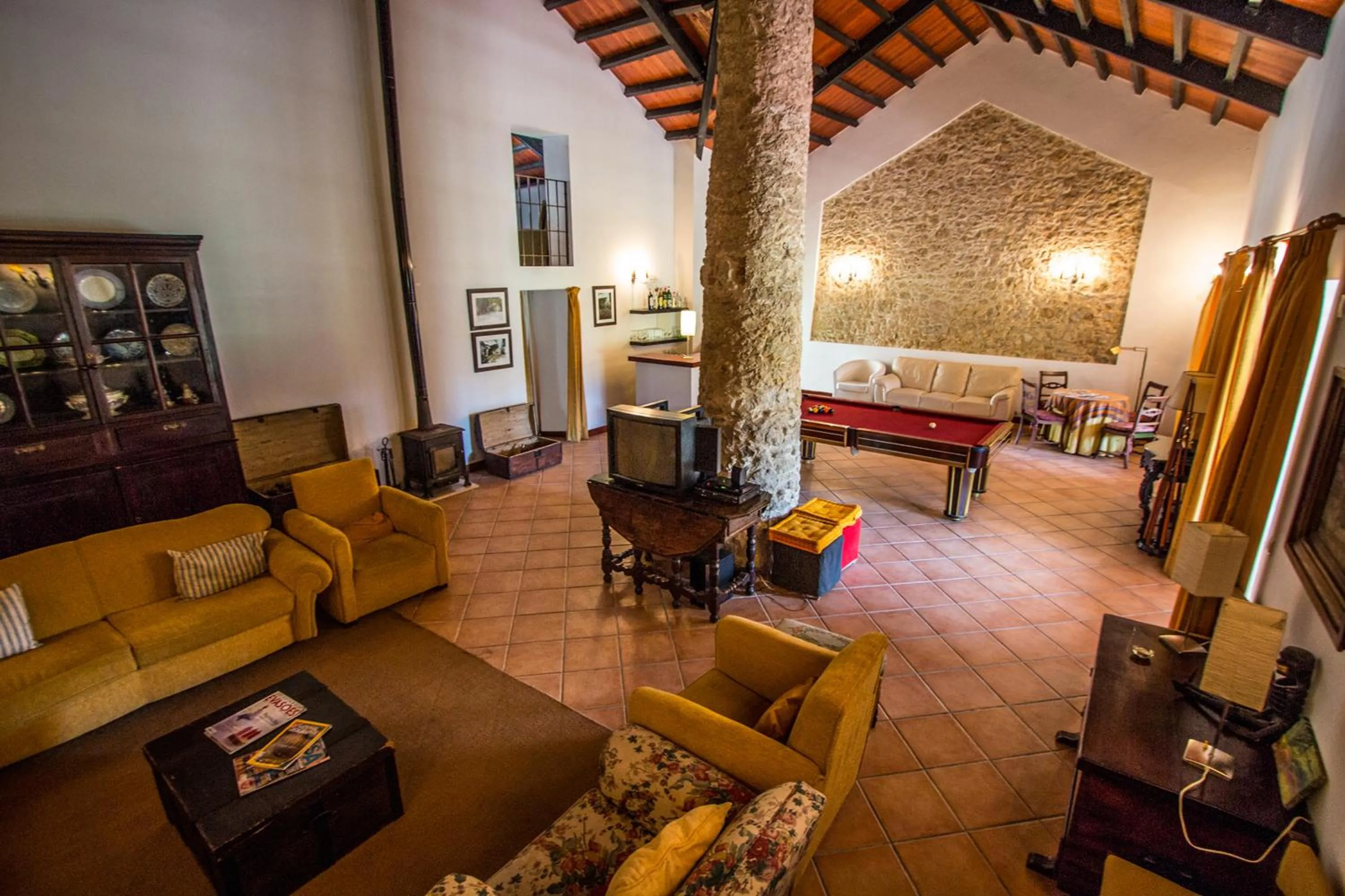 Communal lounge/ TV room, Bed in Quinta da Alcaidaria Mor