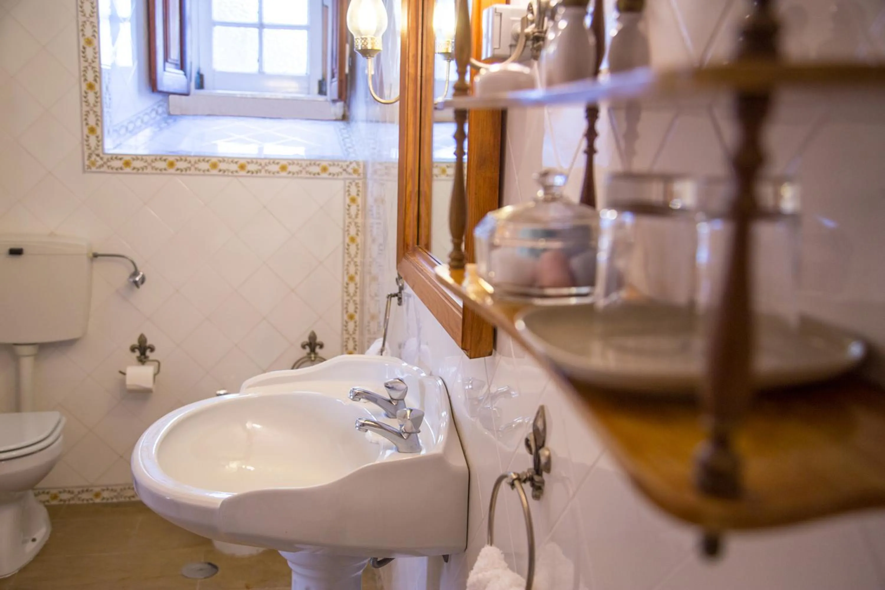 Bathroom in Quinta da Alcaidaria Mor
