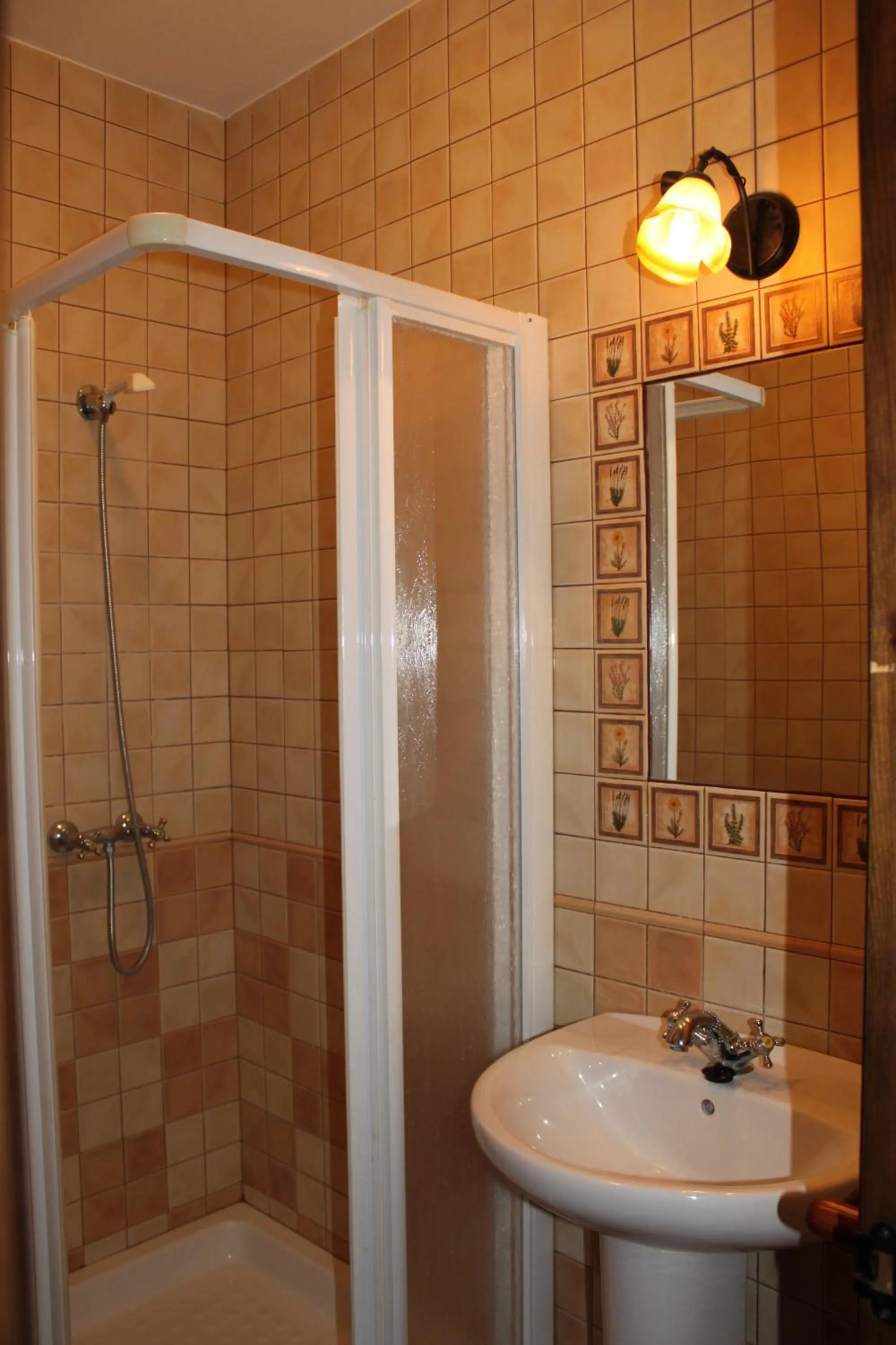 Shower in El Corral de Dolores
