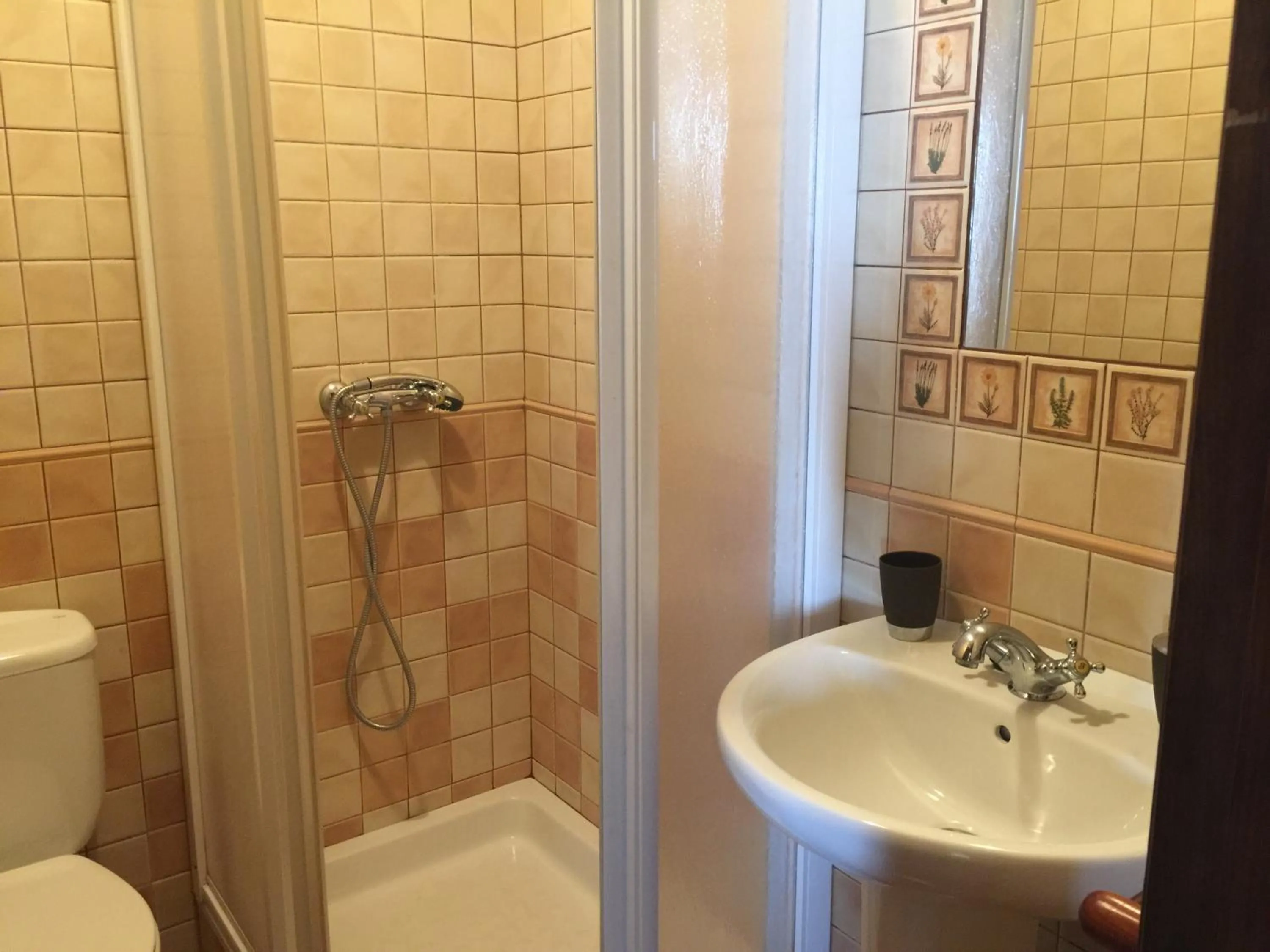 Shower in El Corral de Dolores