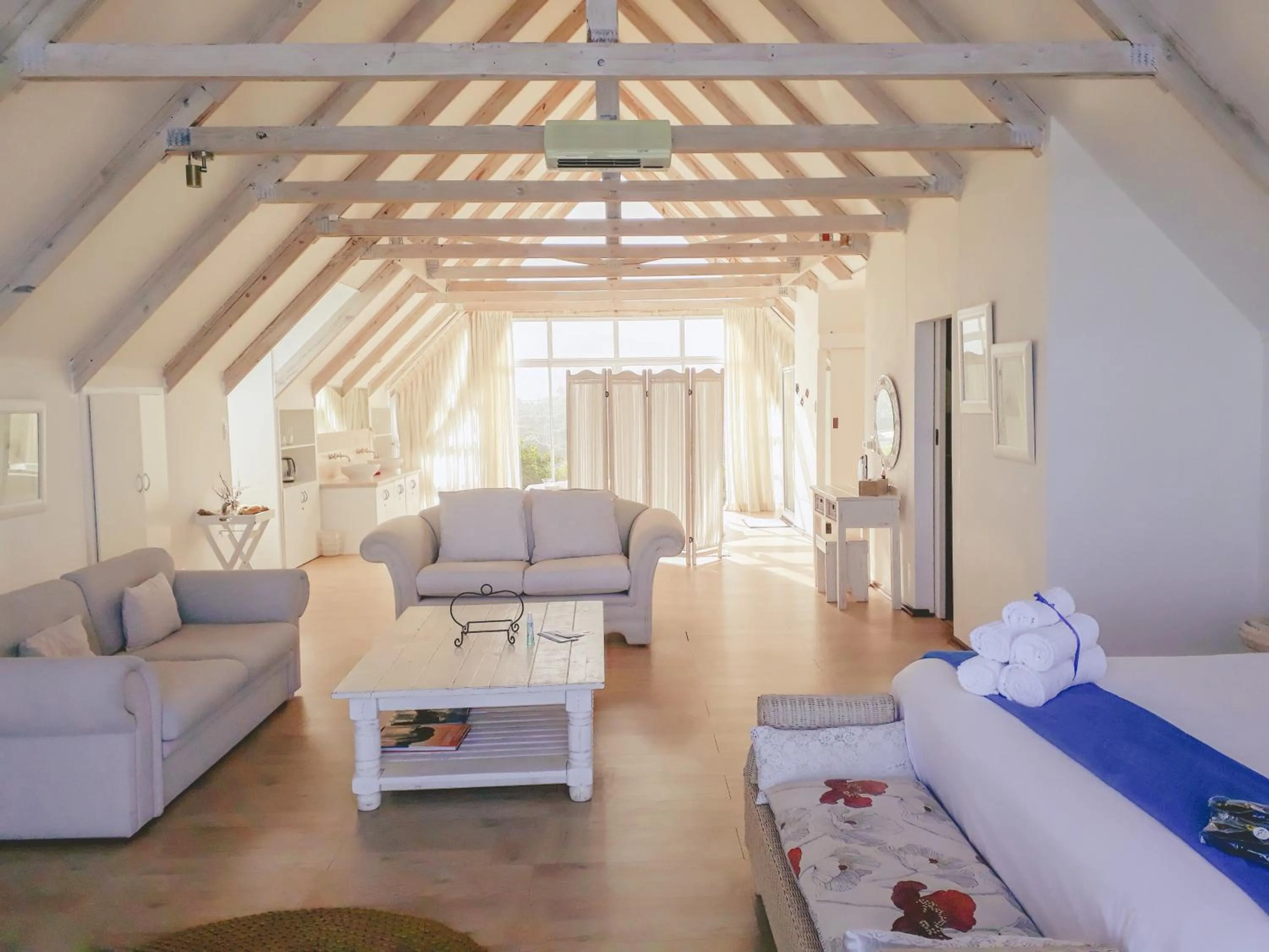 Seating area in Whales Way Ocean Retreat