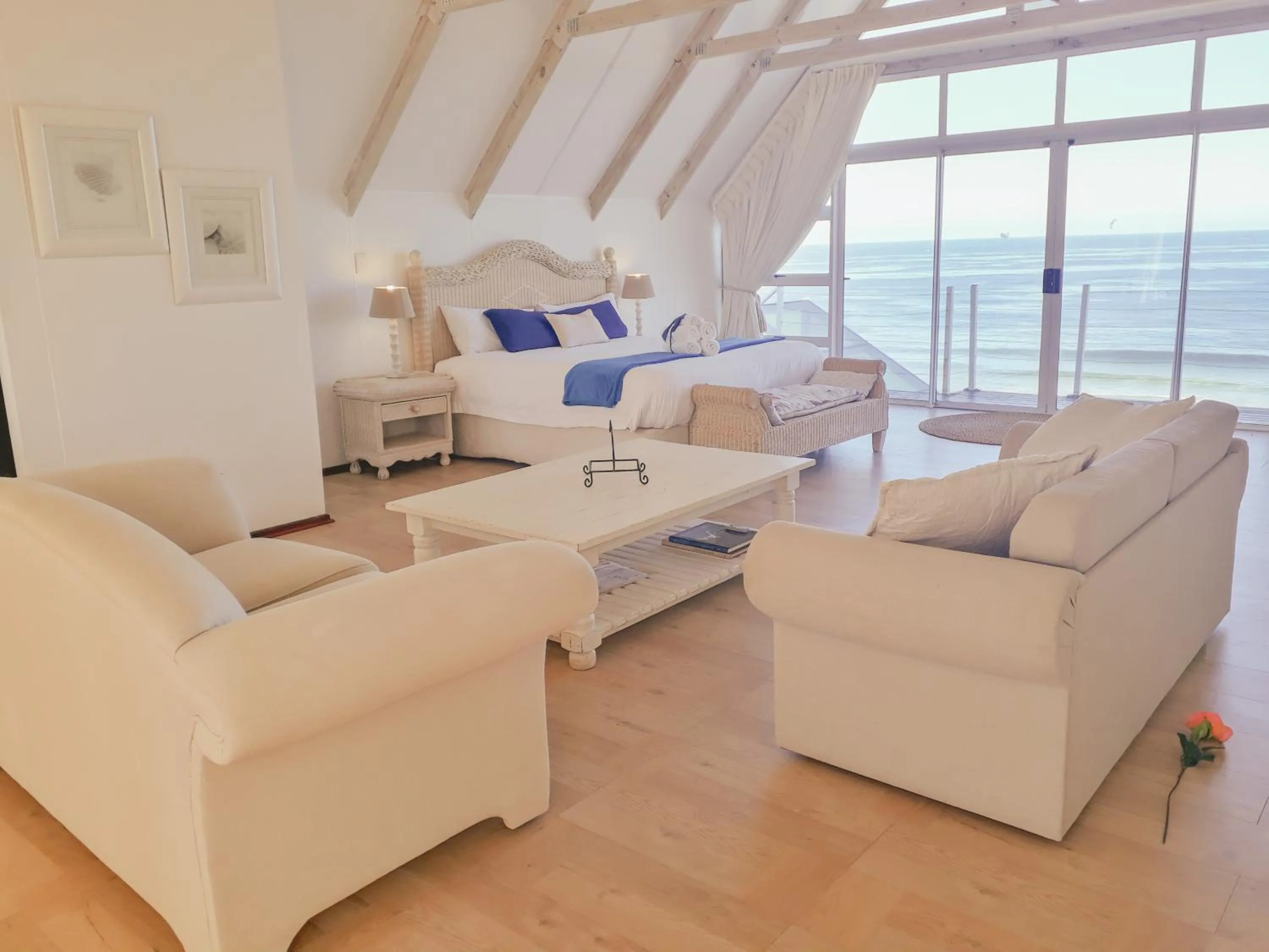 Seating area in Whales Way Ocean Retreat