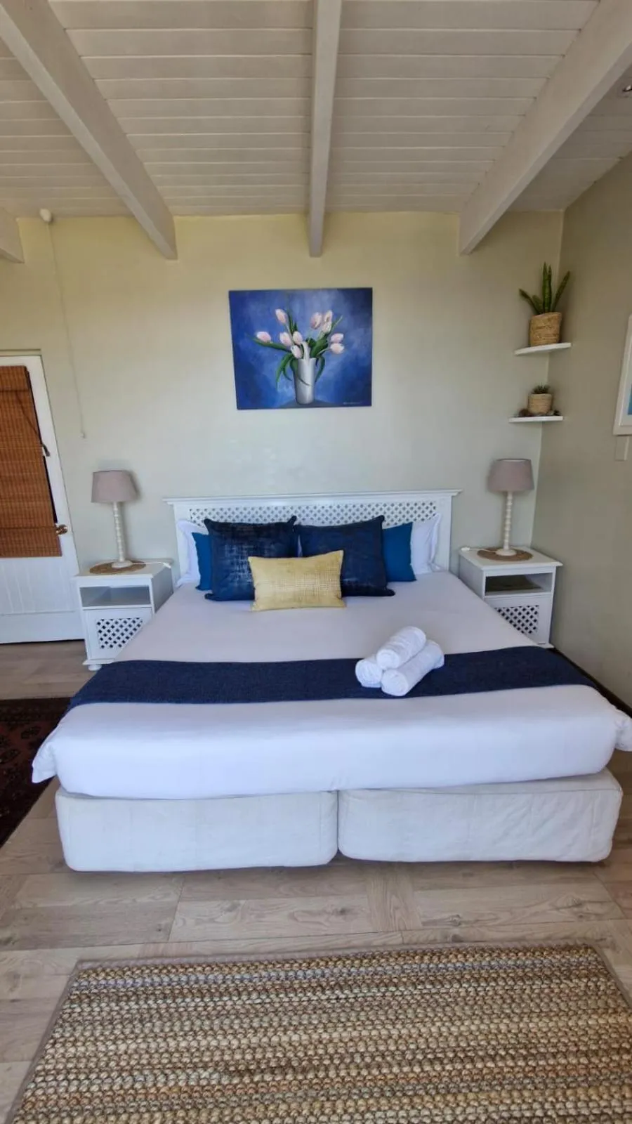 Bedroom, Bed in Whales Way Ocean Retreat