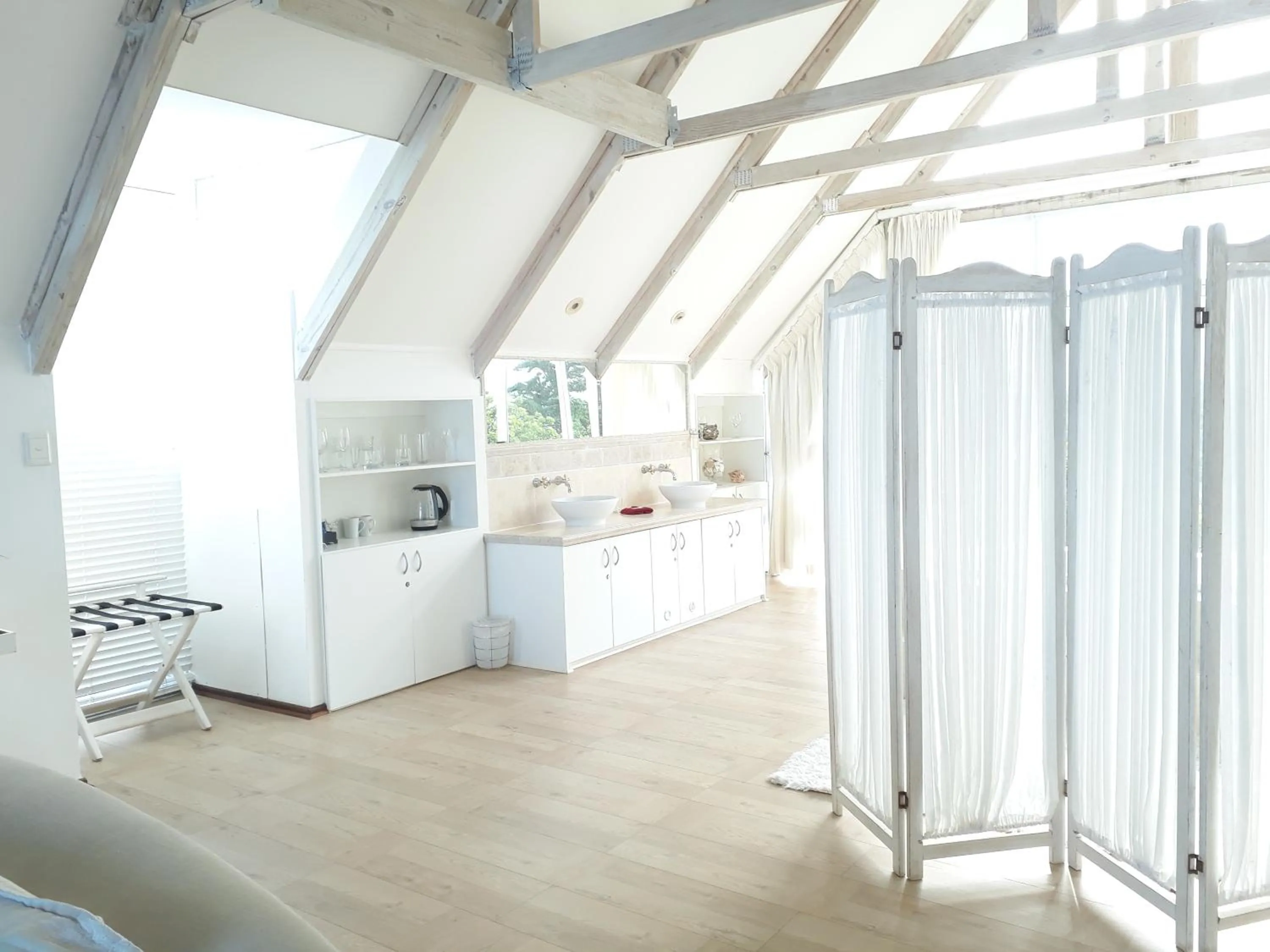 Coffee/tea facilities in Whales Way Ocean Retreat