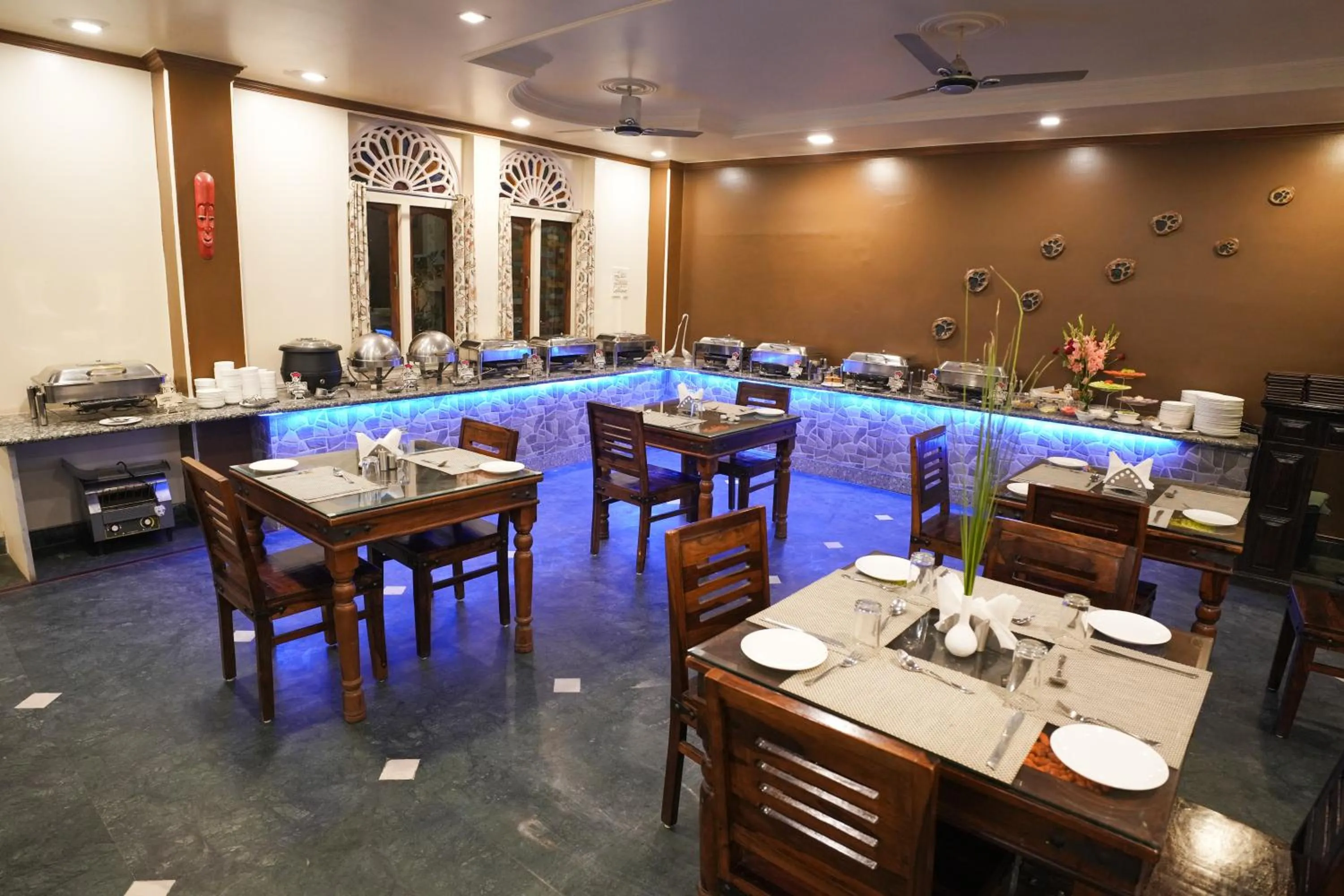 Restaurant/places to eat in Raj Palace Resort