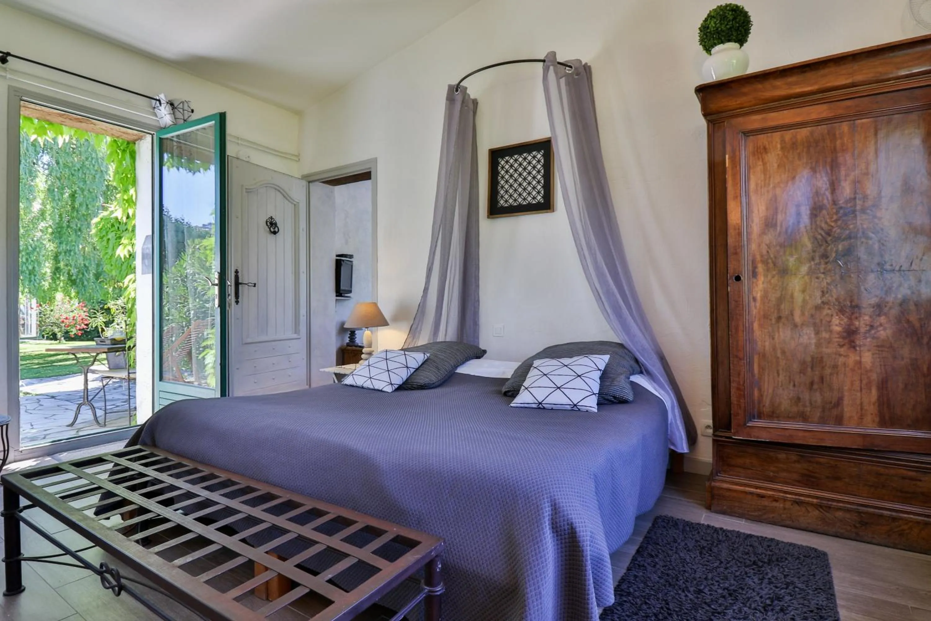 Bed in Le Clos de St Paul