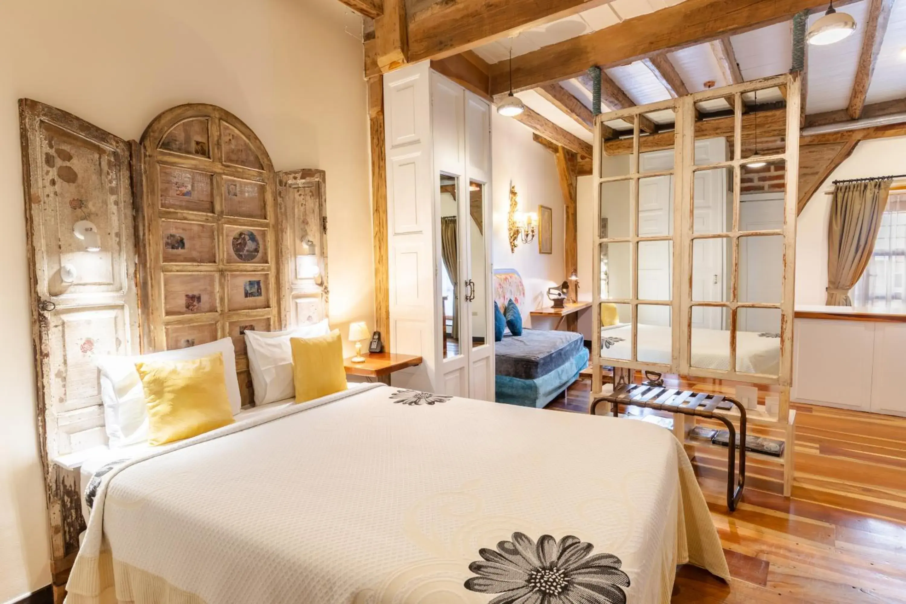 Deluxe Apartment in Old Town Quito Suites, Heritage Hotel, Historic center Deluxe Apartment in Old Town Quito Suites, Heritage Hotel, Historic center