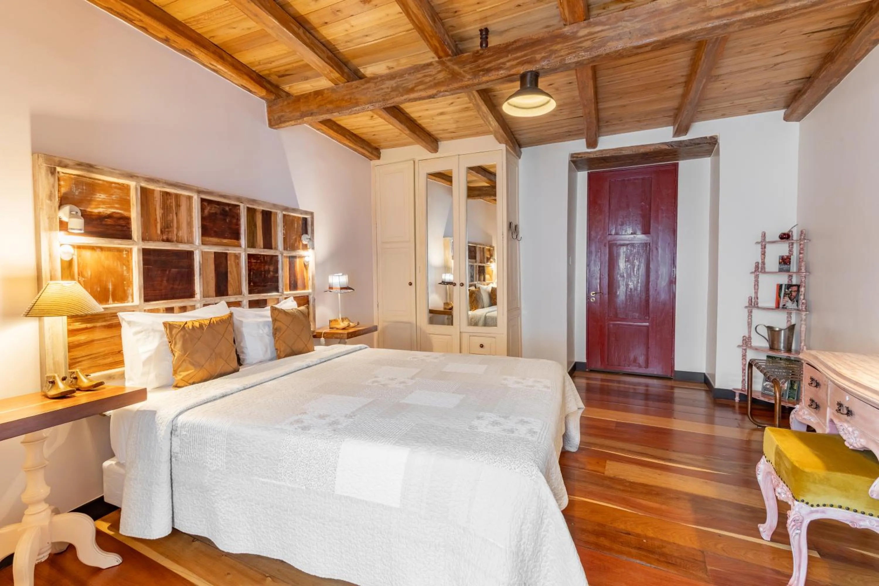 Photo of the whole room, Bed in Old Town Quito Suites, Heritage Hotel, Historic center