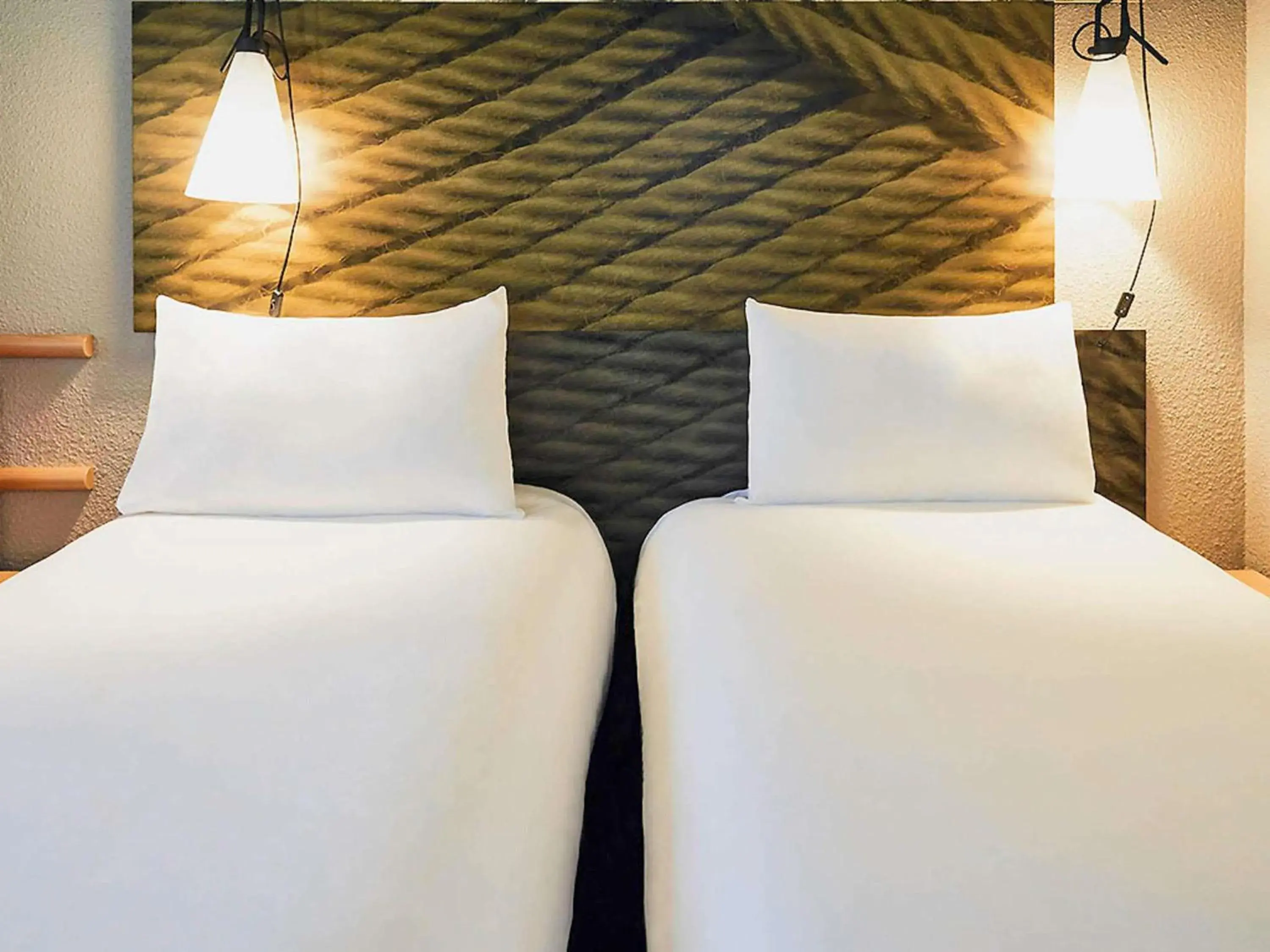 Property building, Bed in ibis Toulon La Seyne sur Mer Property building, Bed in ibis Toulon La Seyne sur Mer