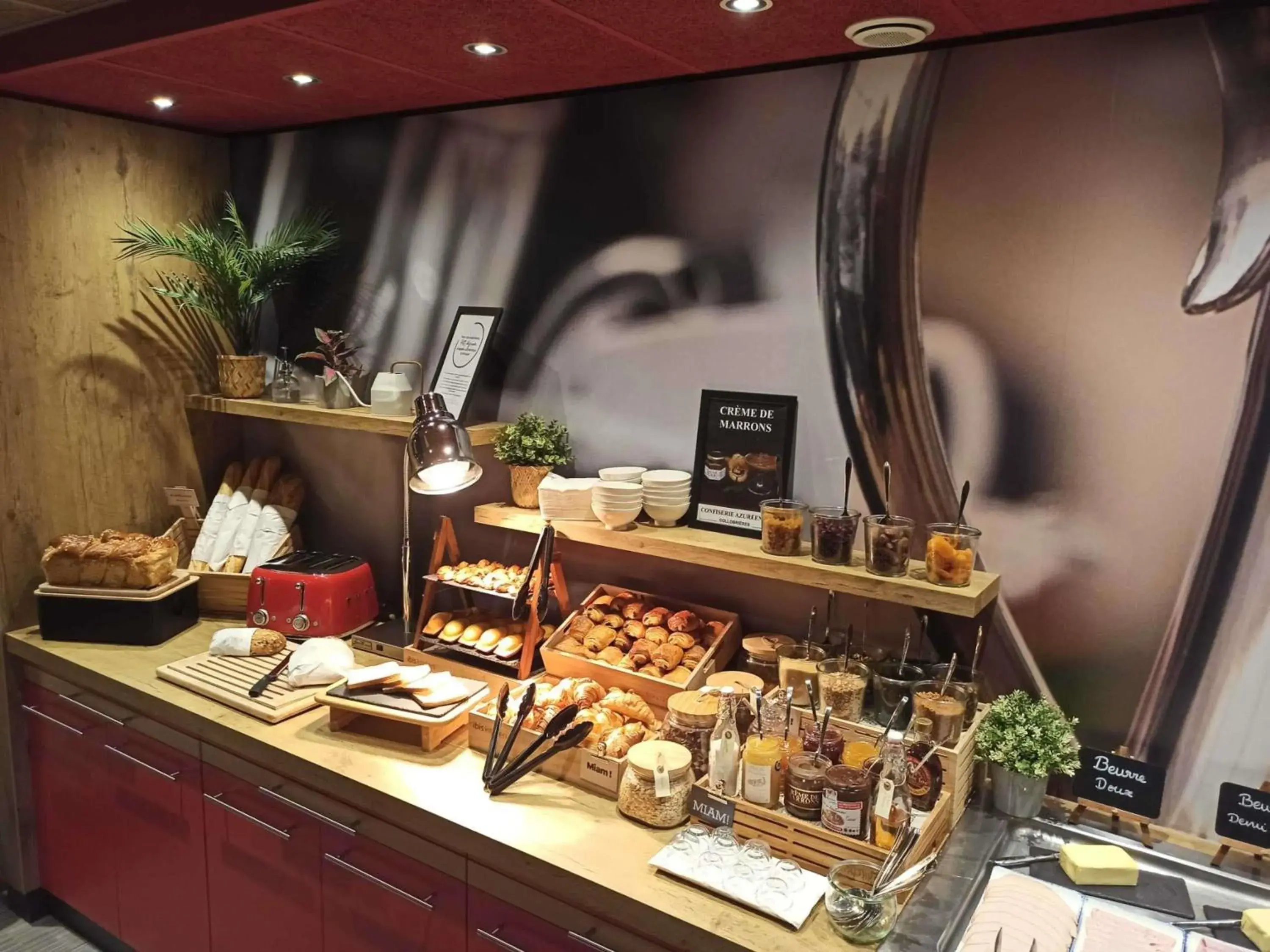 Property building in ibis Toulon La Seyne sur Mer Property building in ibis Toulon La Seyne sur Mer