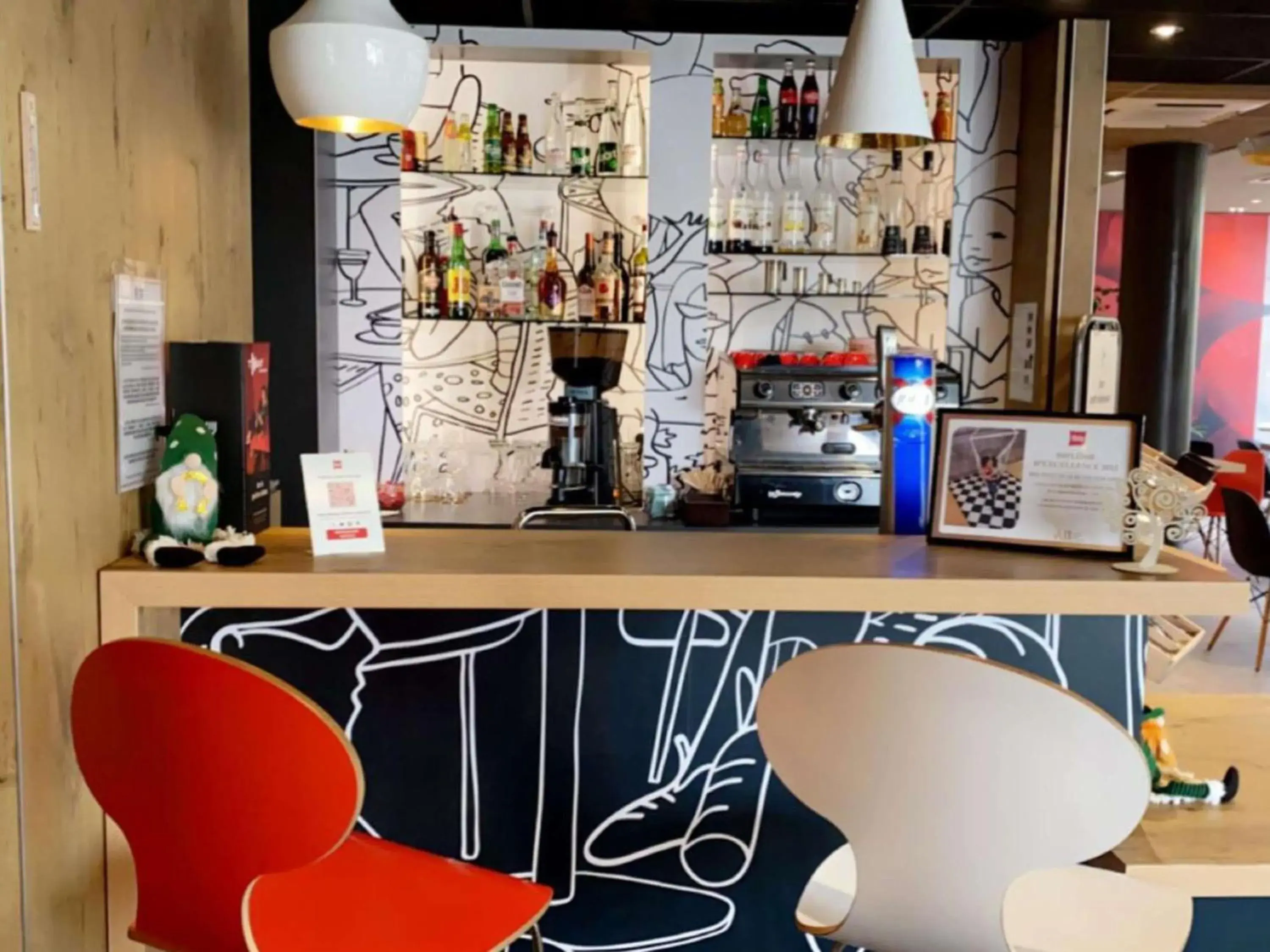 Lounge or bar in ibis Toulon La Seyne sur Mer Lounge or bar in ibis Toulon La Seyne sur Mer