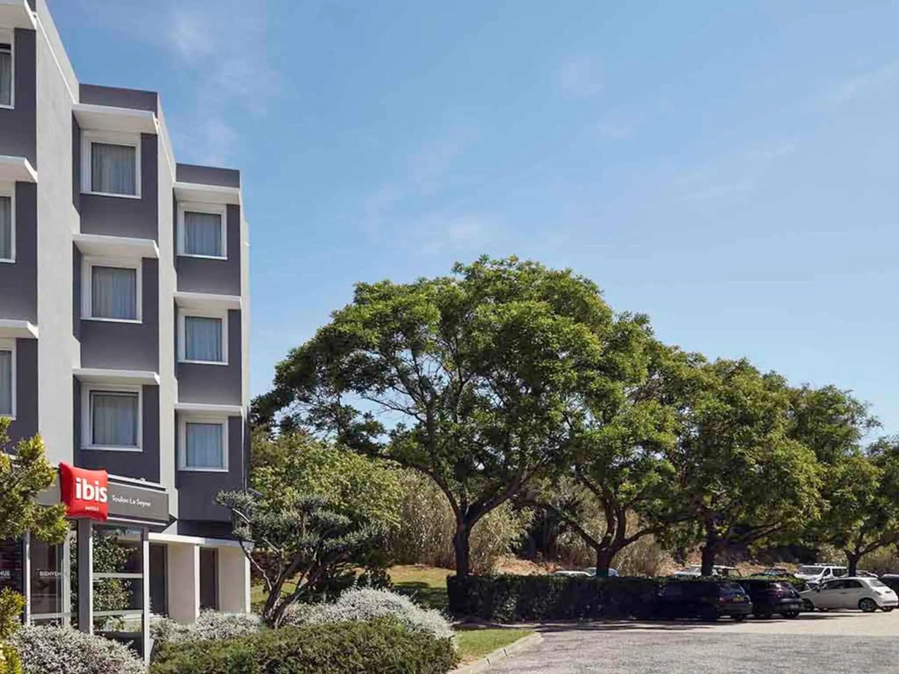 Property building in ibis Toulon La Seyne sur Mer Property building in ibis Toulon La Seyne sur Mer