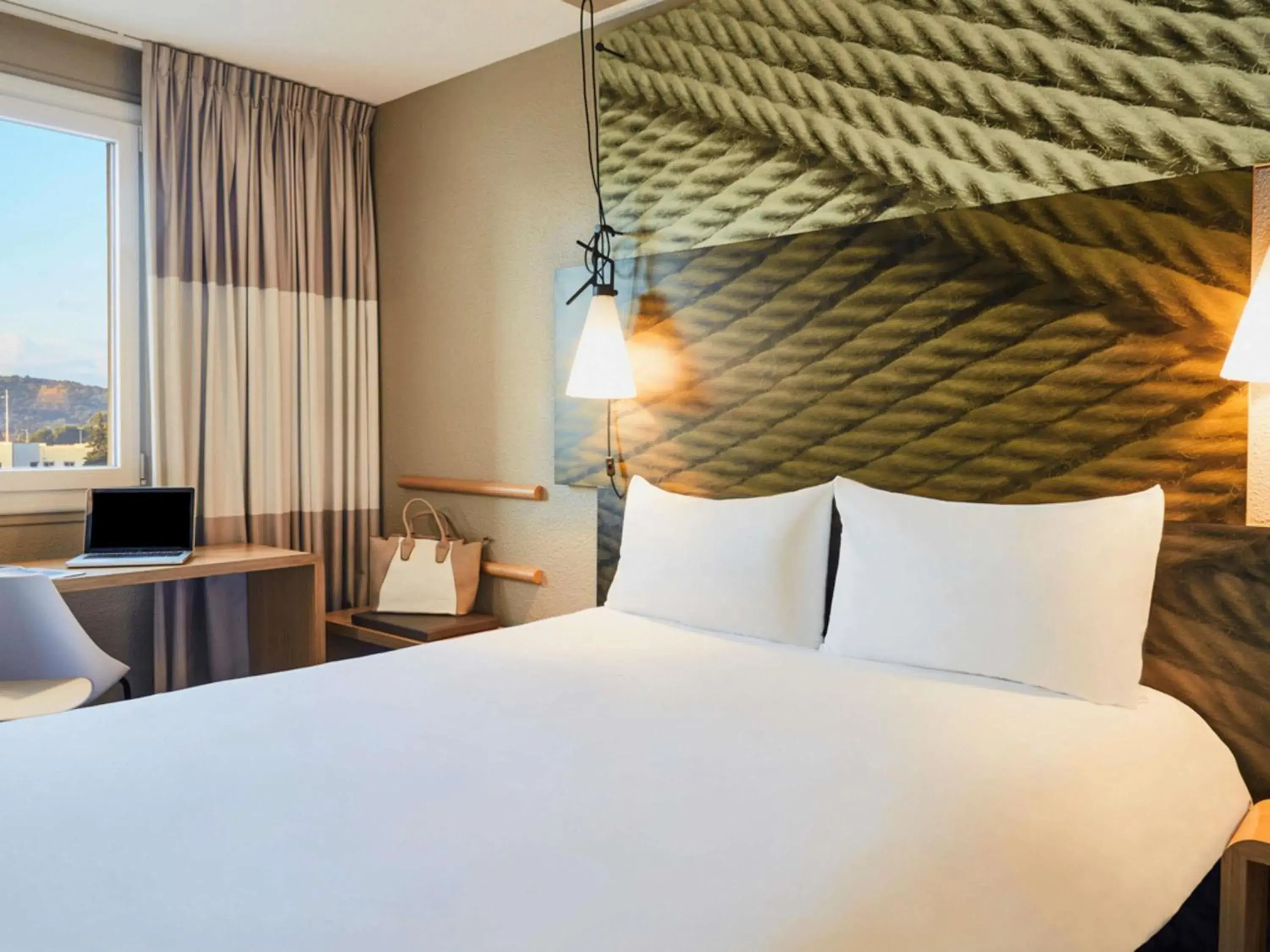 Bedroom, Bed in ibis Toulon La Seyne sur Mer Bedroom, Bed in ibis Toulon La Seyne sur Mer