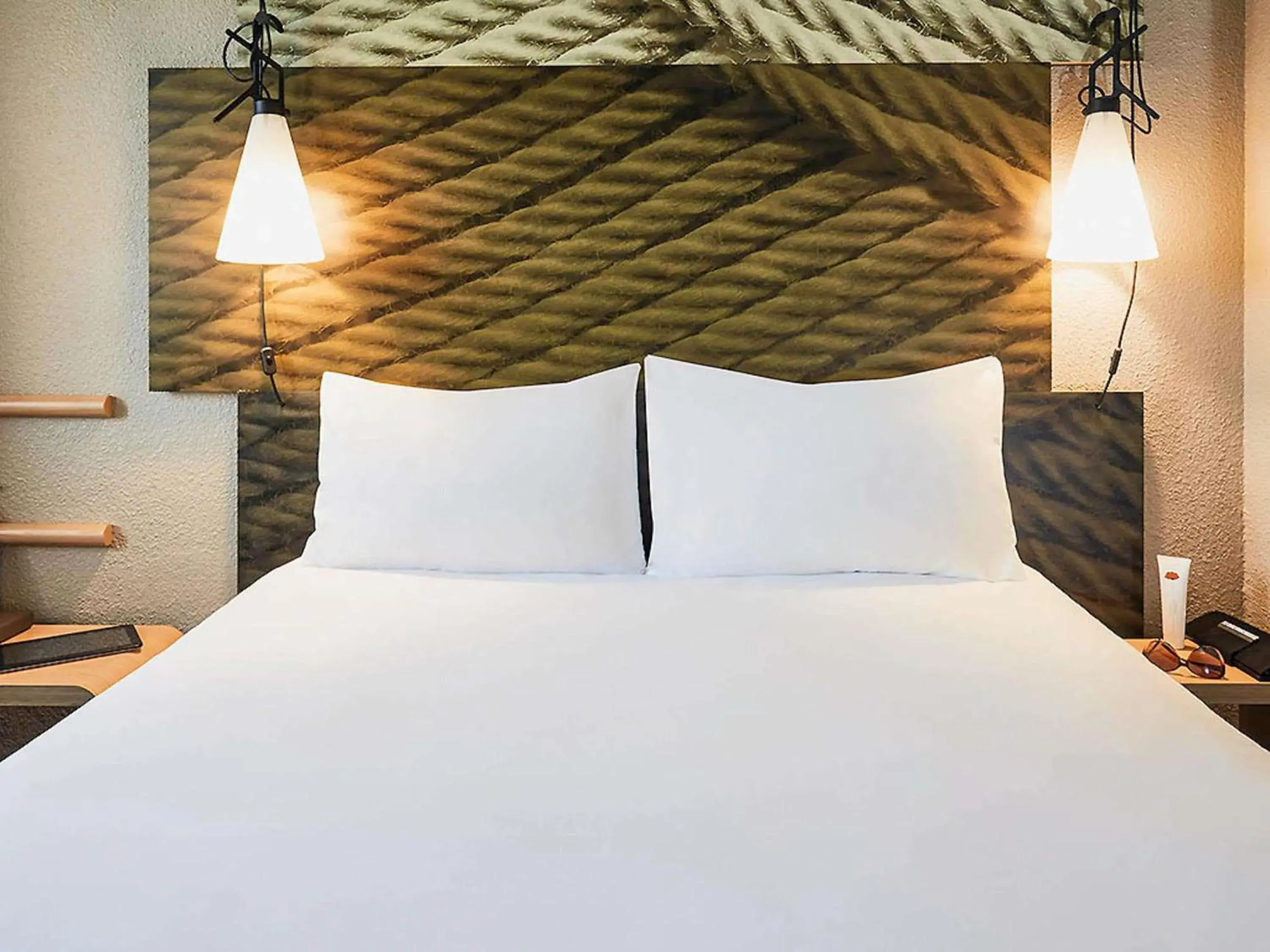 Property building, Bed in ibis Toulon La Seyne sur Mer Property building, Bed in ibis Toulon La Seyne sur Mer