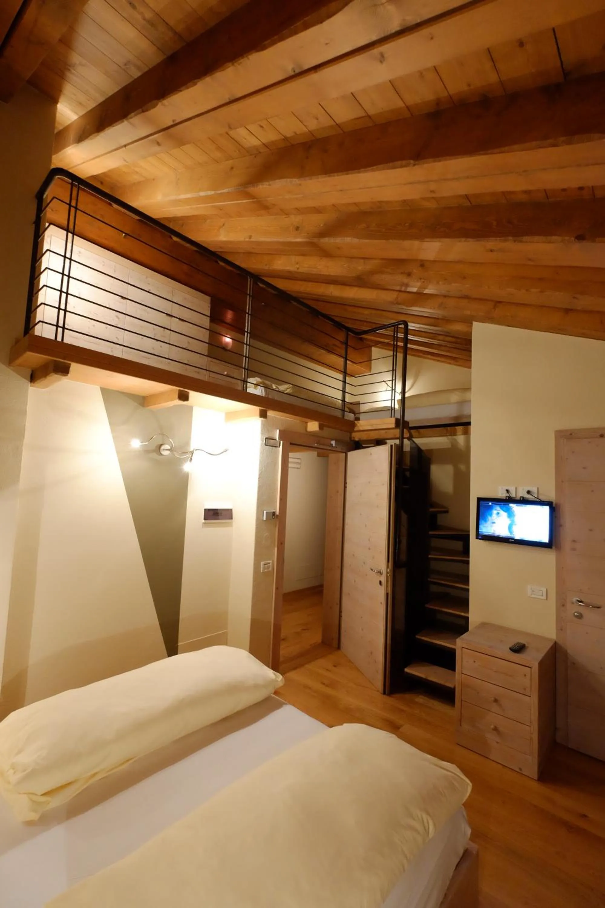 Photo of the whole room, Bed in Chalet C'Est La Vie