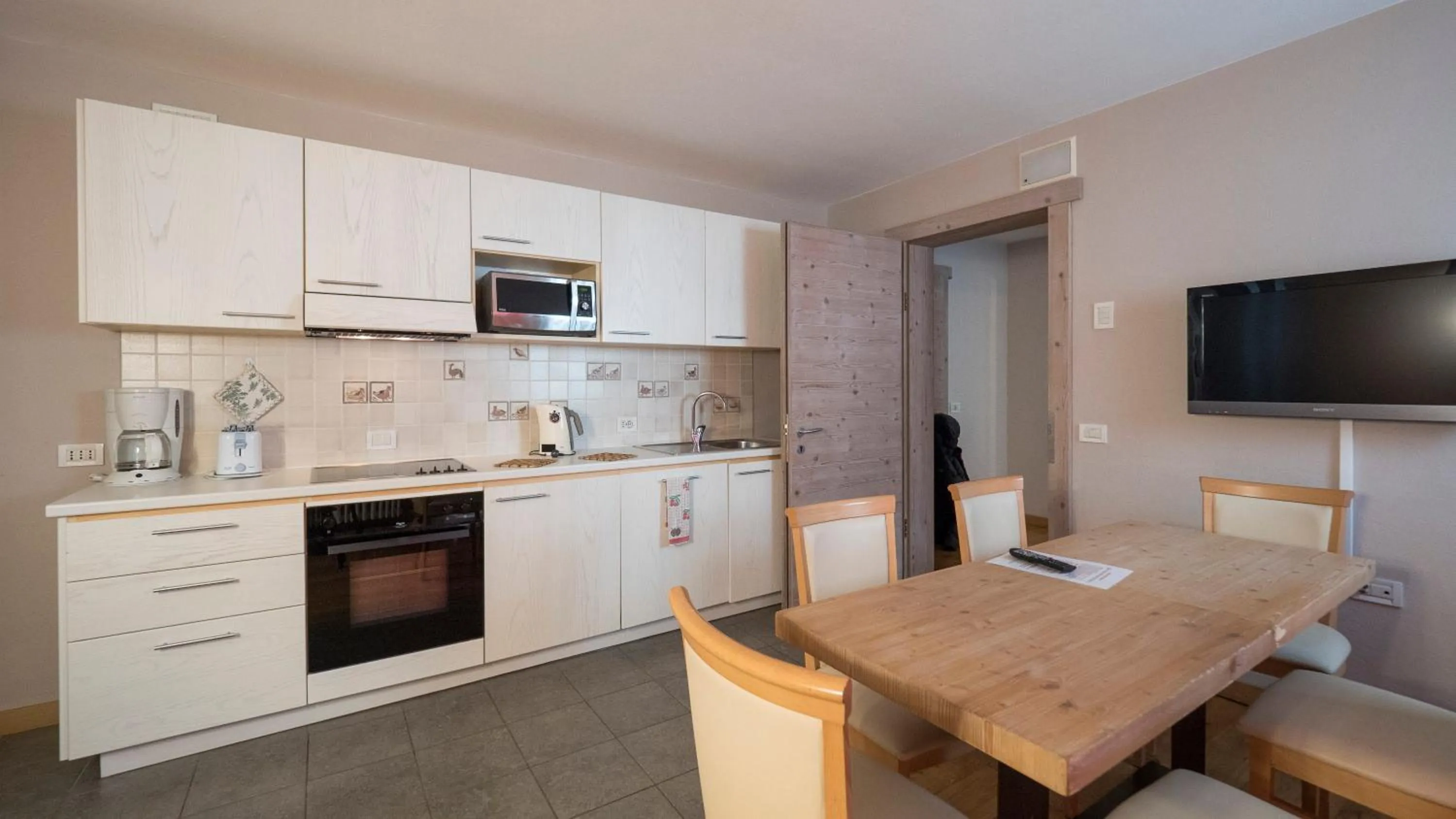 Kitchen or kitchenette in Chalet C'Est La Vie