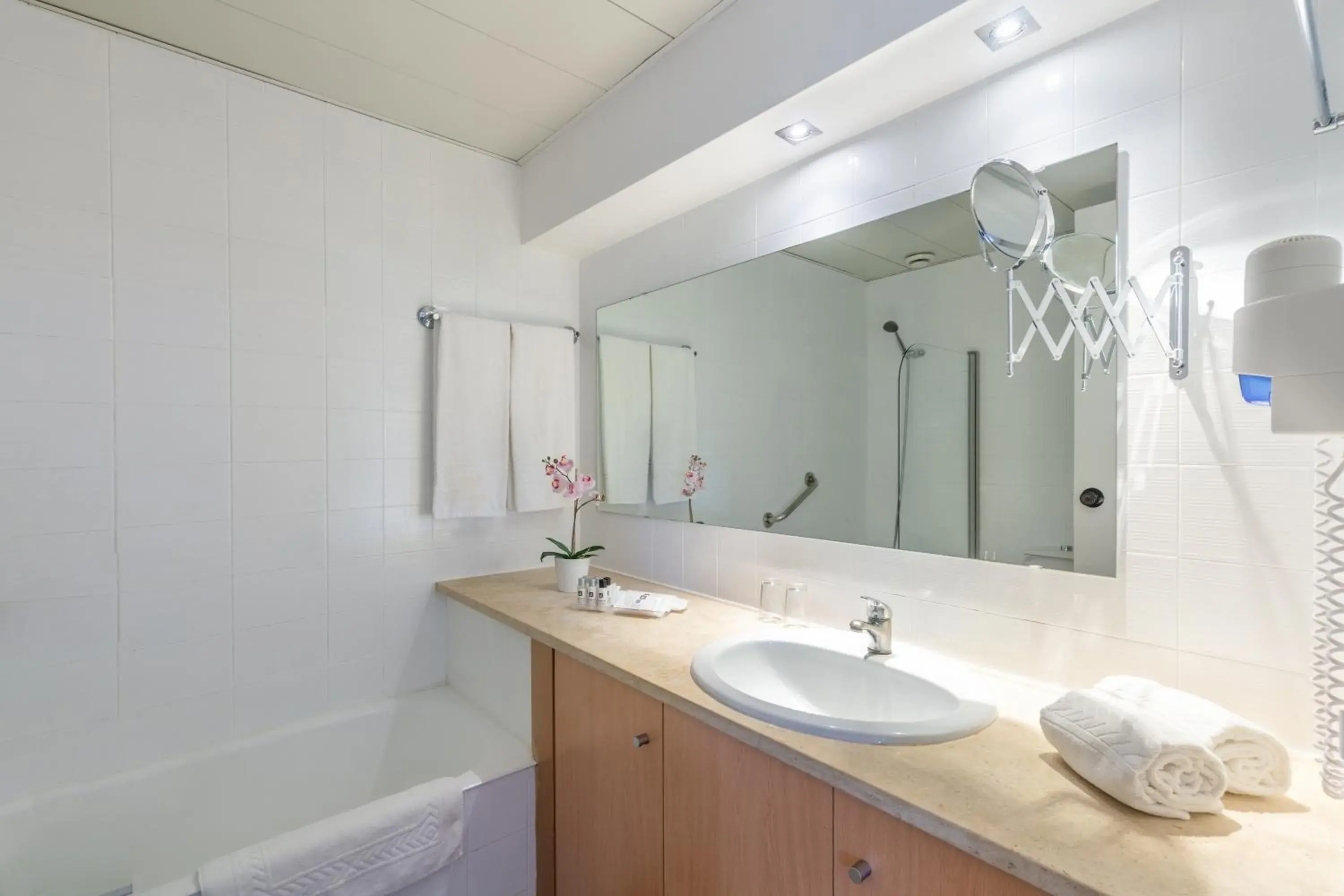 Toilet in The Navigator - Olympus Marina Toilet in The Navigator - Olympus Marina