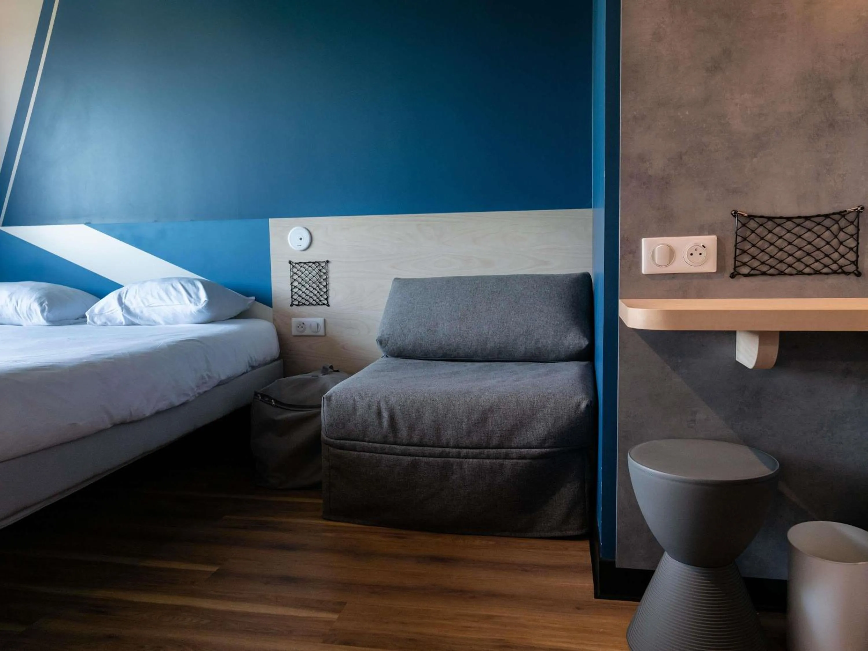 Bedroom, Bed in Ibis Budget Saint Malo Centre