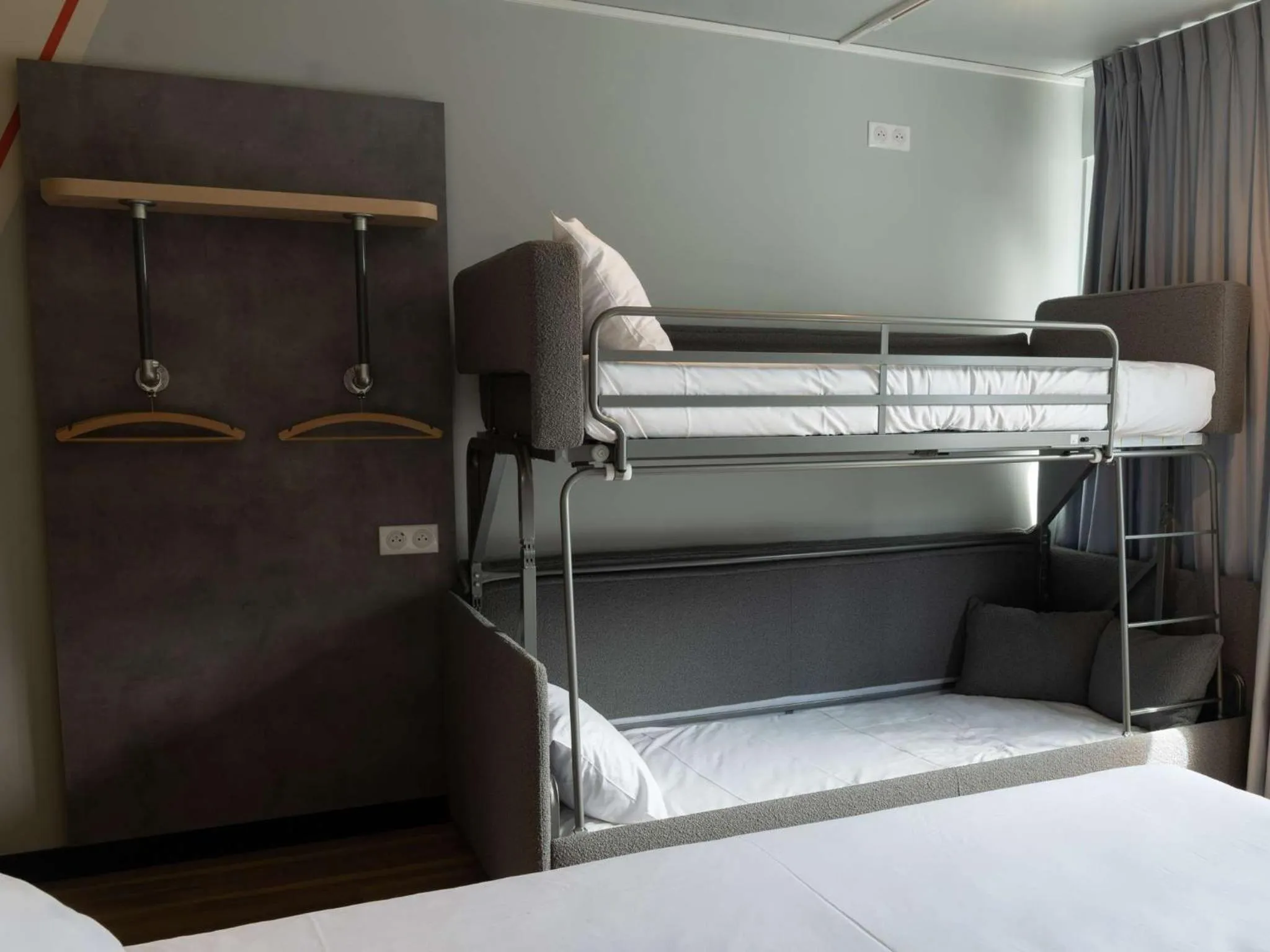 Bed in Ibis Budget Saint Malo Centre