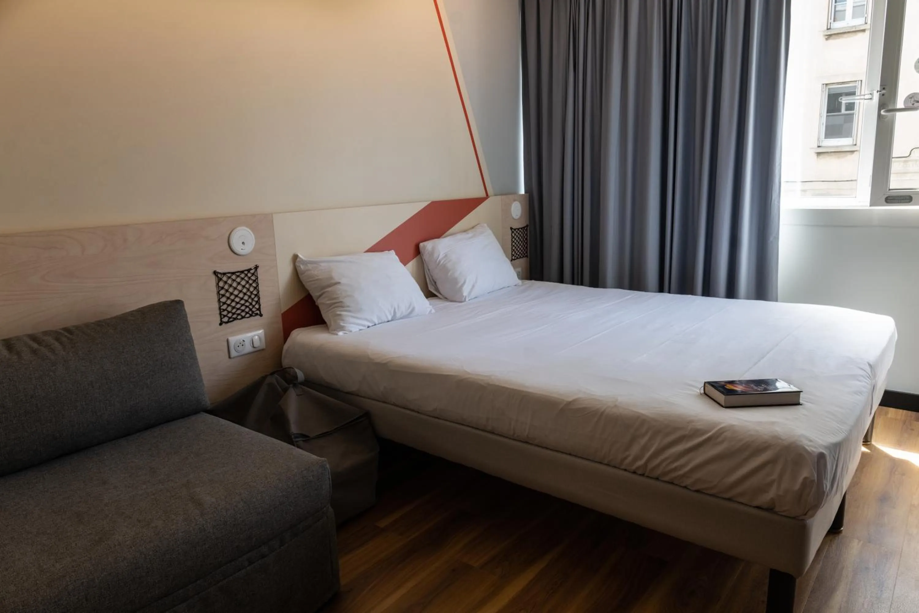 Bed in Ibis Budget Saint Malo Centre