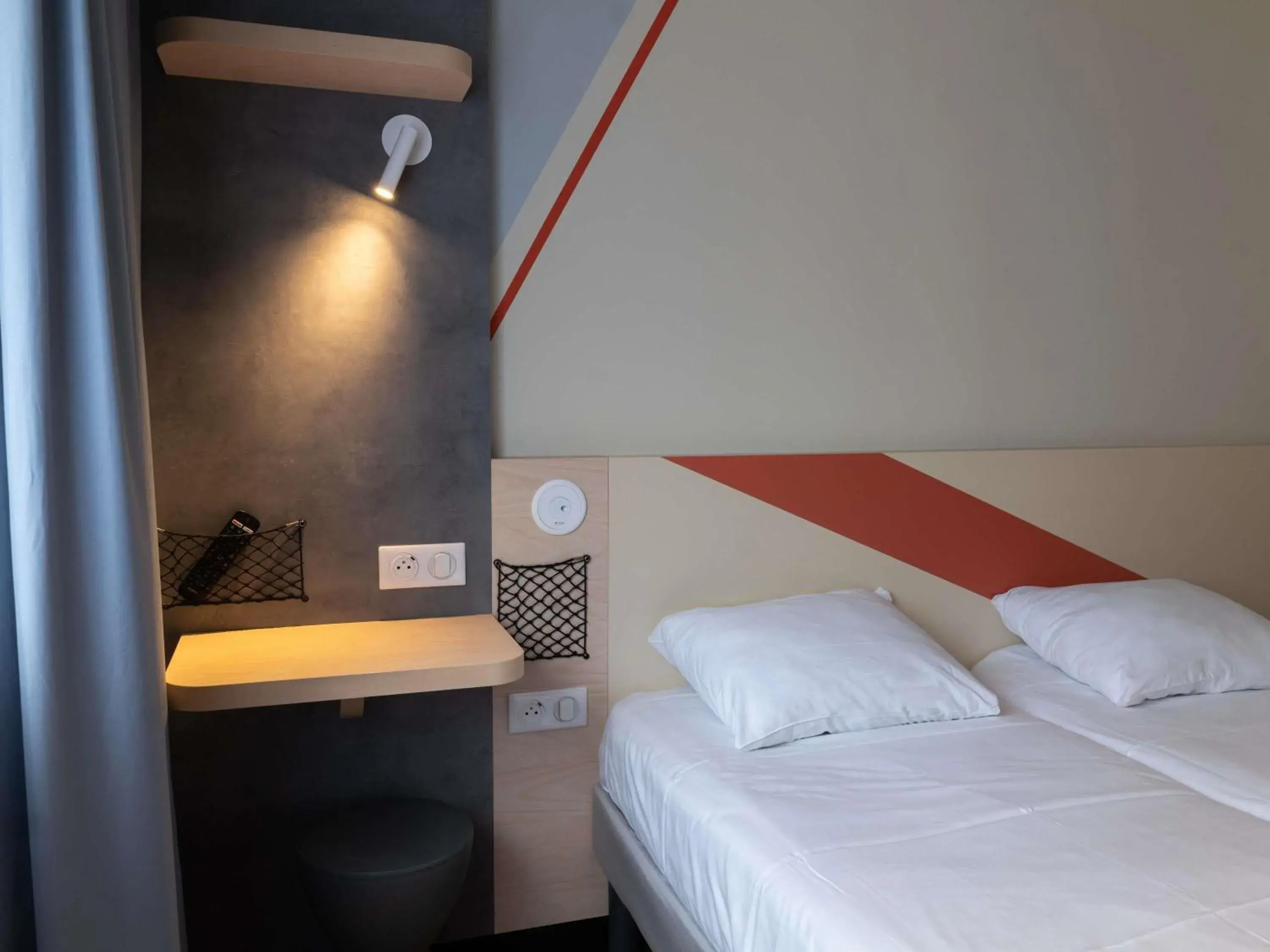 Bedroom, Bed in Ibis Budget Saint Malo Centre Bedroom, Bed in Ibis Budget Saint Malo Centre