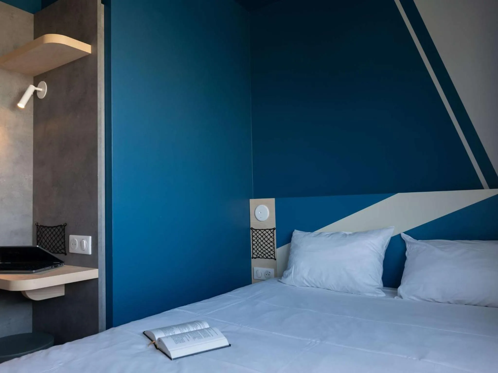 Bed in Ibis Budget Saint Malo Centre