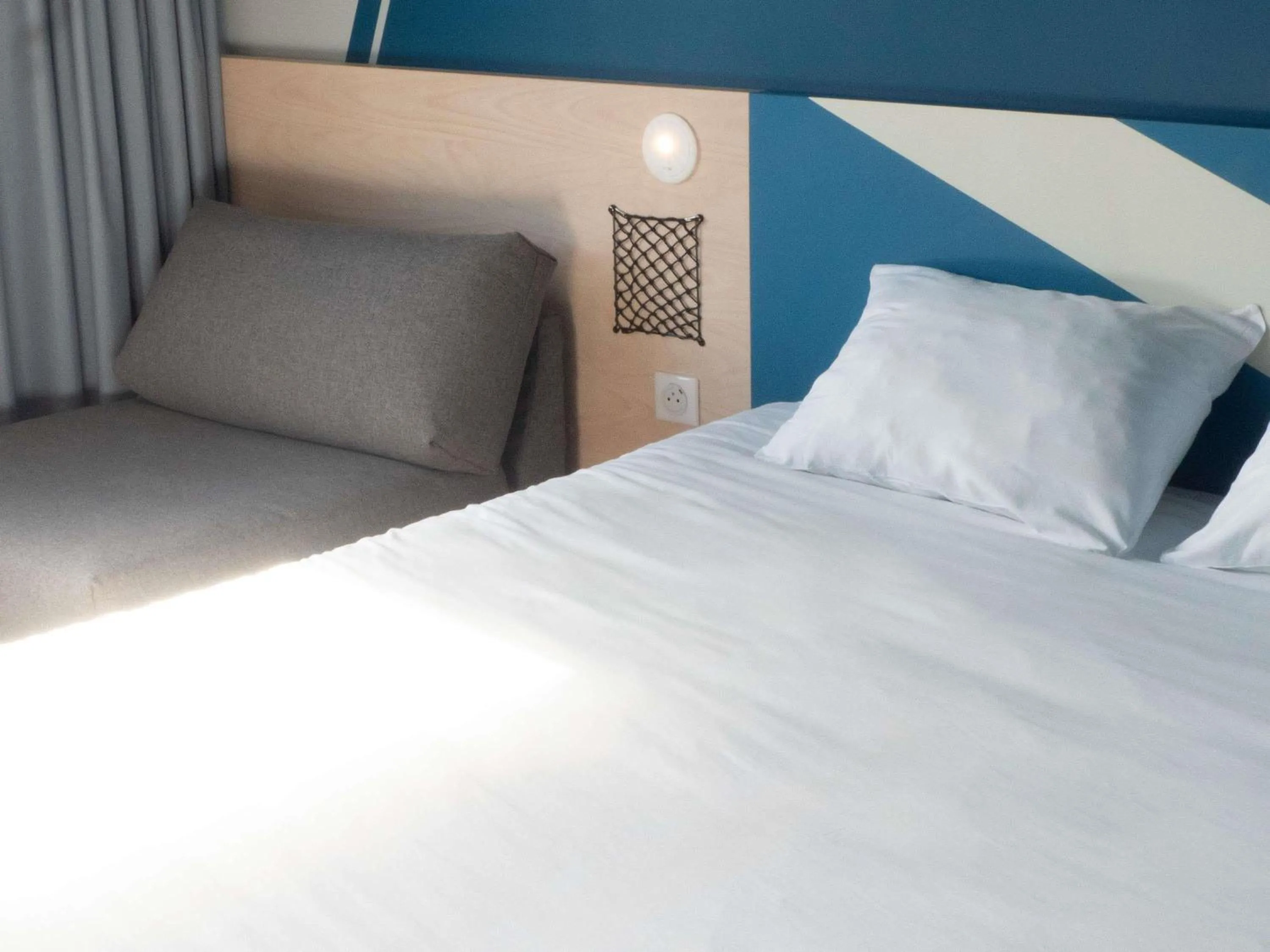 Bedroom, Bed in Ibis Budget Saint Malo Centre