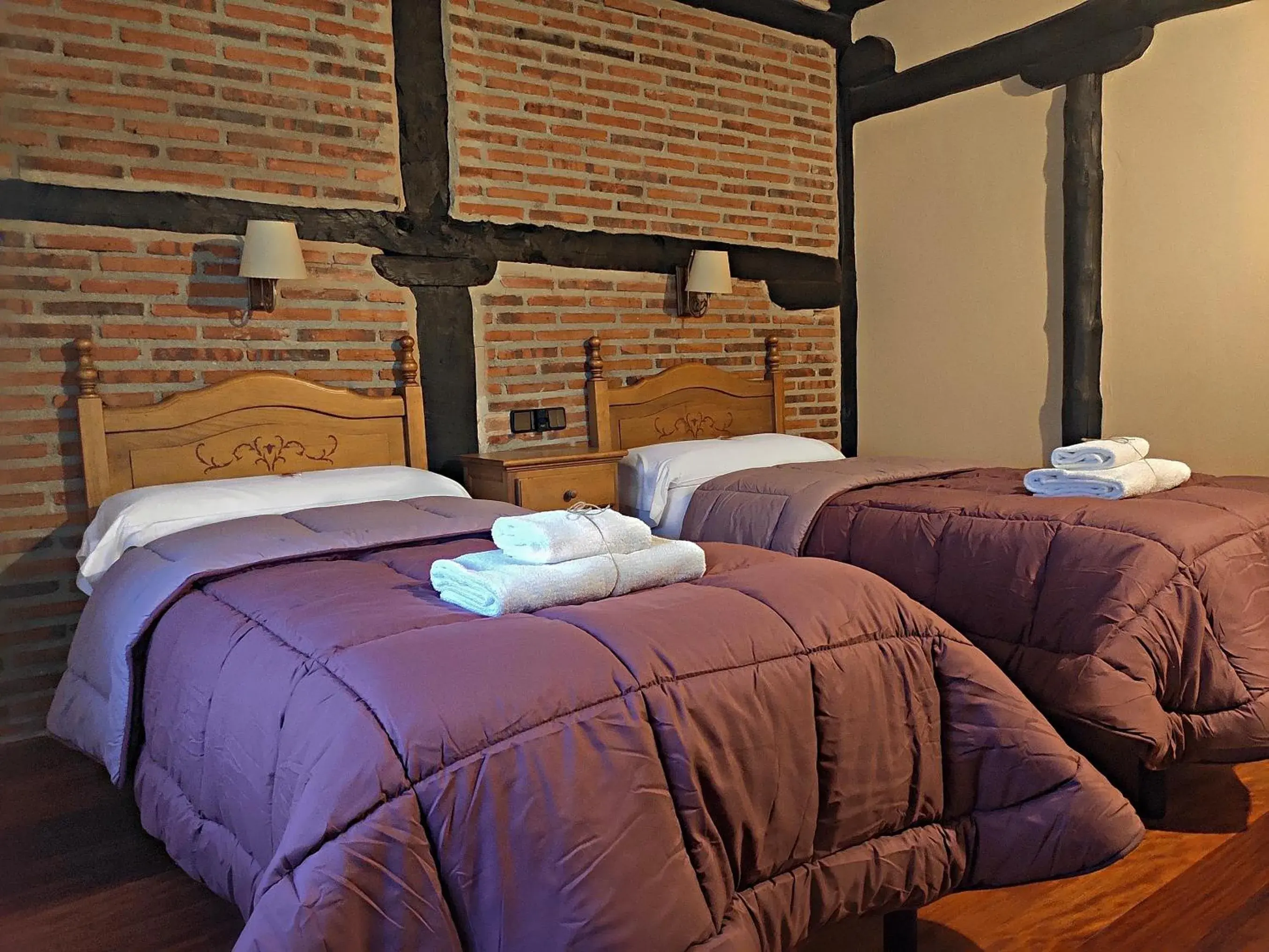 Twin Room with Balcony in Posada de Candelario Twin Room with Balcony in Posada de Candelario