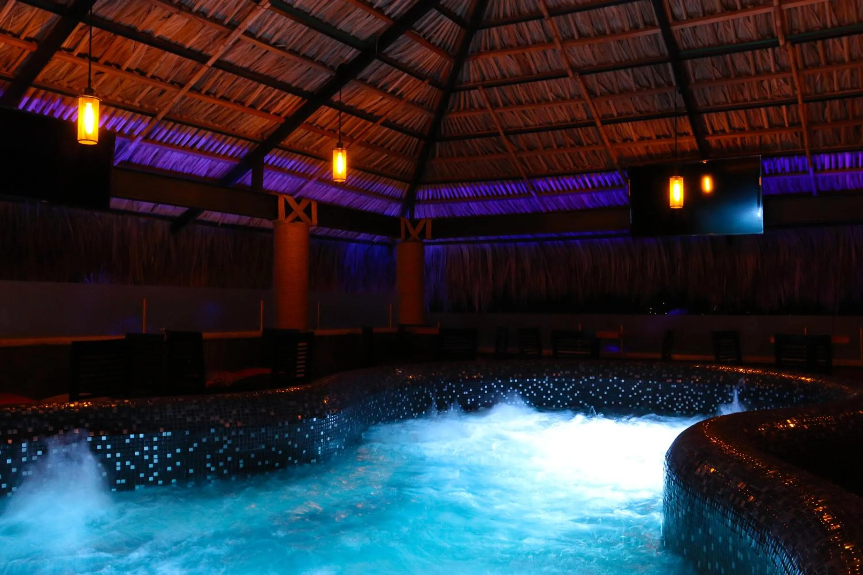 Hot Tub in Nequi Hotel Boutique