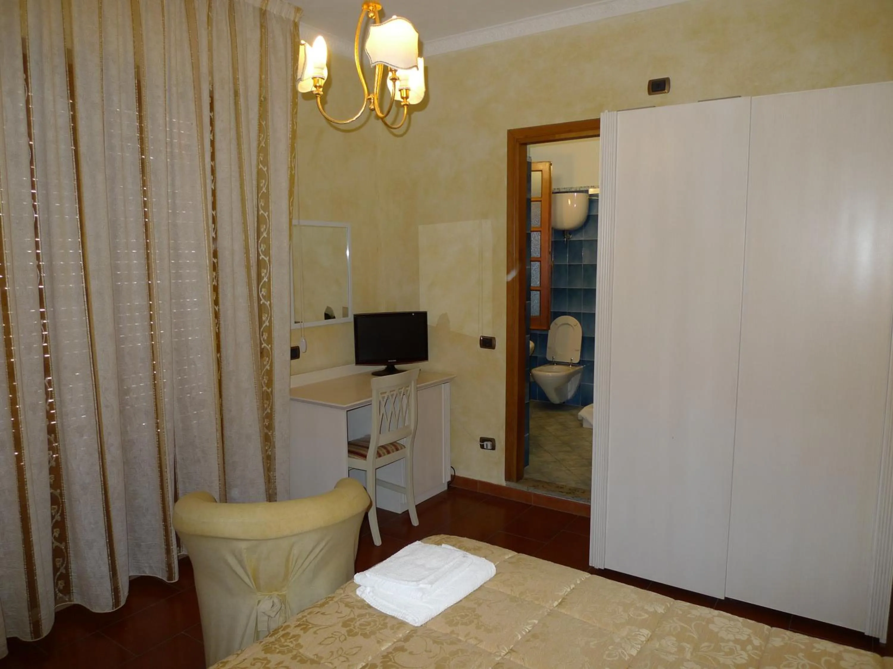 Bathroom, Bed in B&B Il Nido