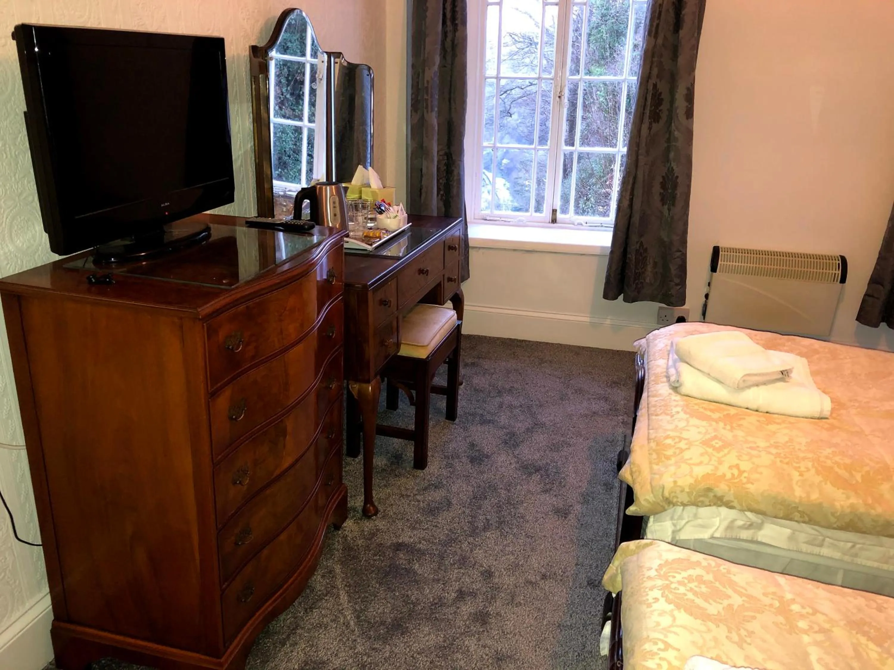 Bedroom, Bed in The North Cliff Hotel