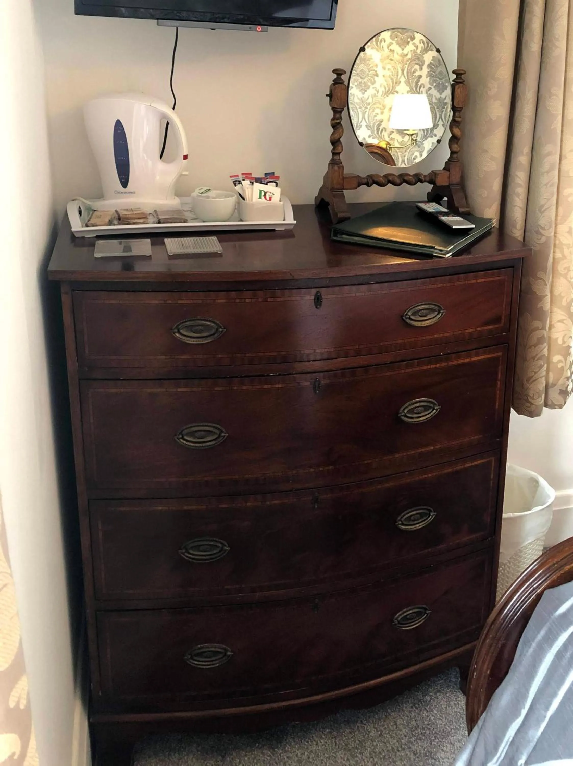 Bedroom, Bed in The North Cliff Hotel