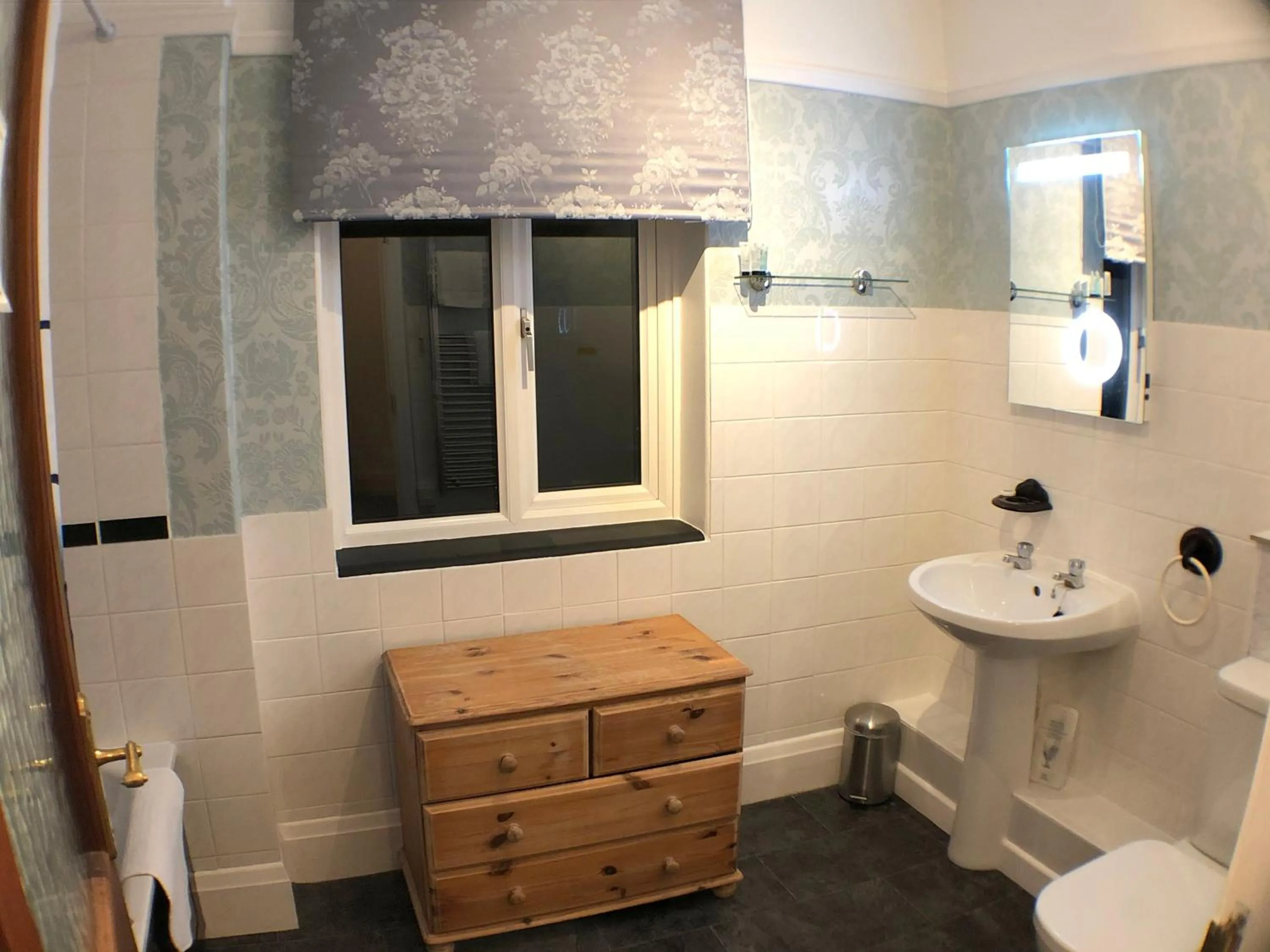 Bathroom in The North Cliff Hotel