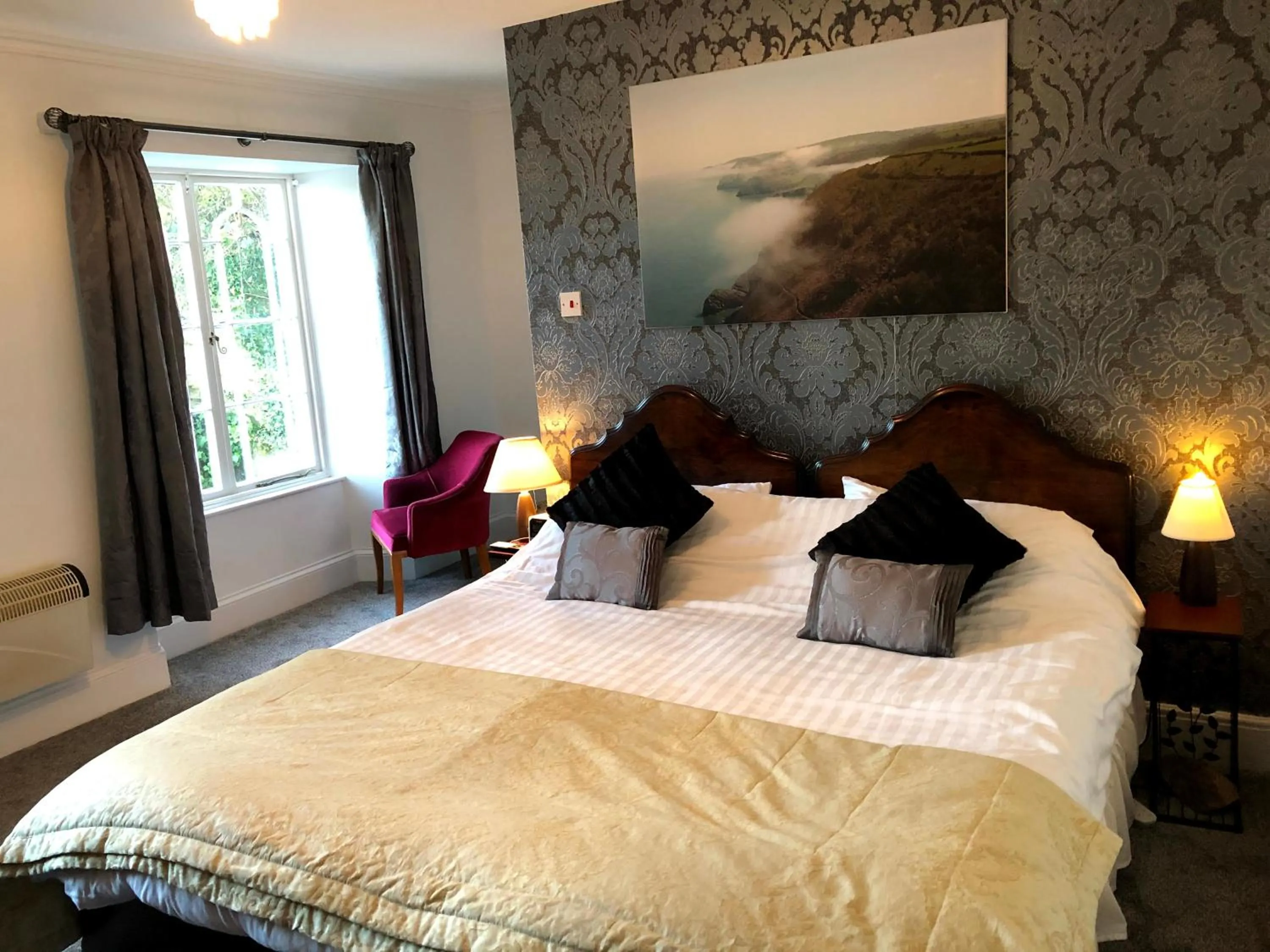 Bedroom, Bed in The North Cliff Hotel