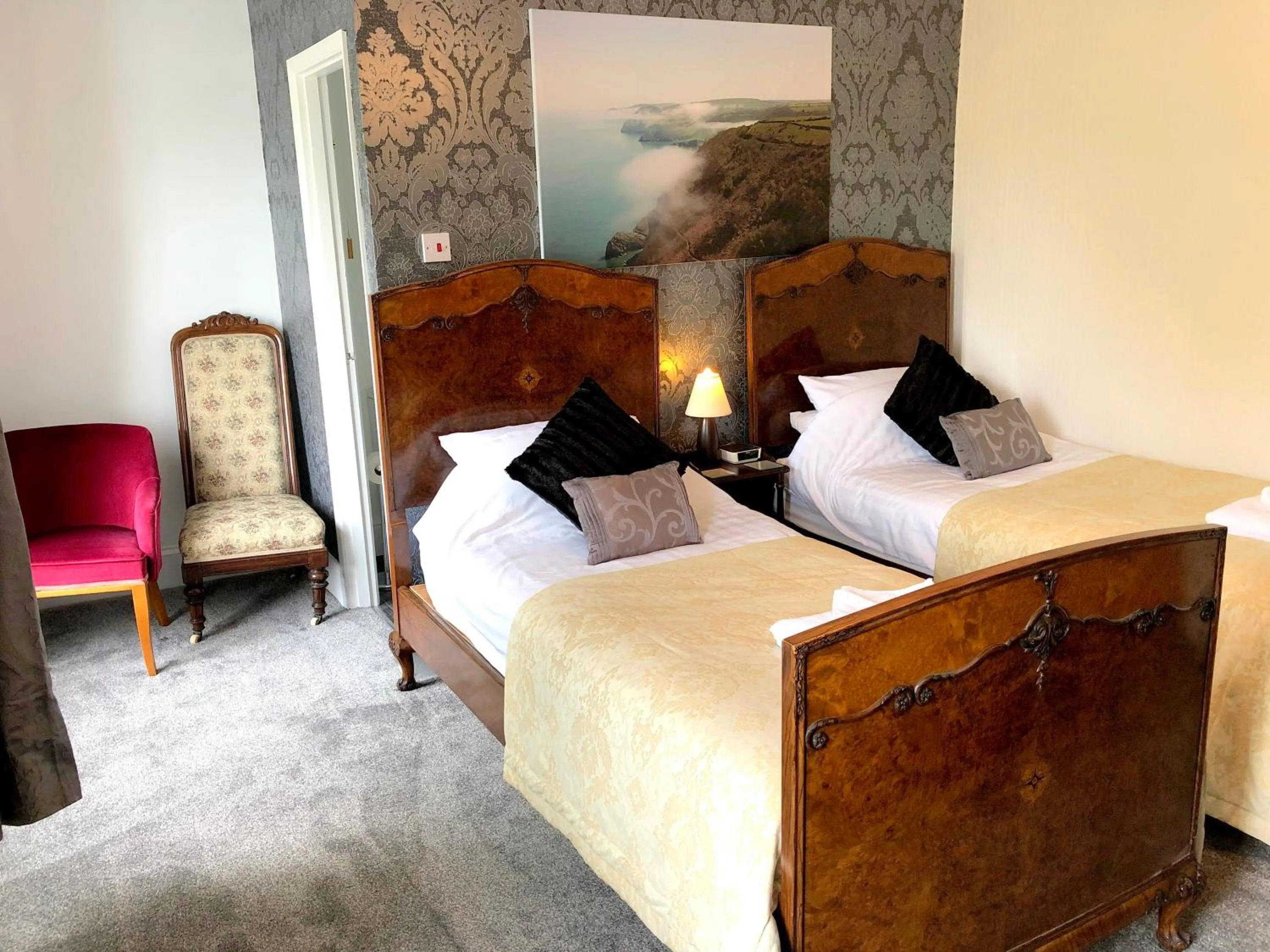 Bedroom, Bed in The North Cliff Hotel