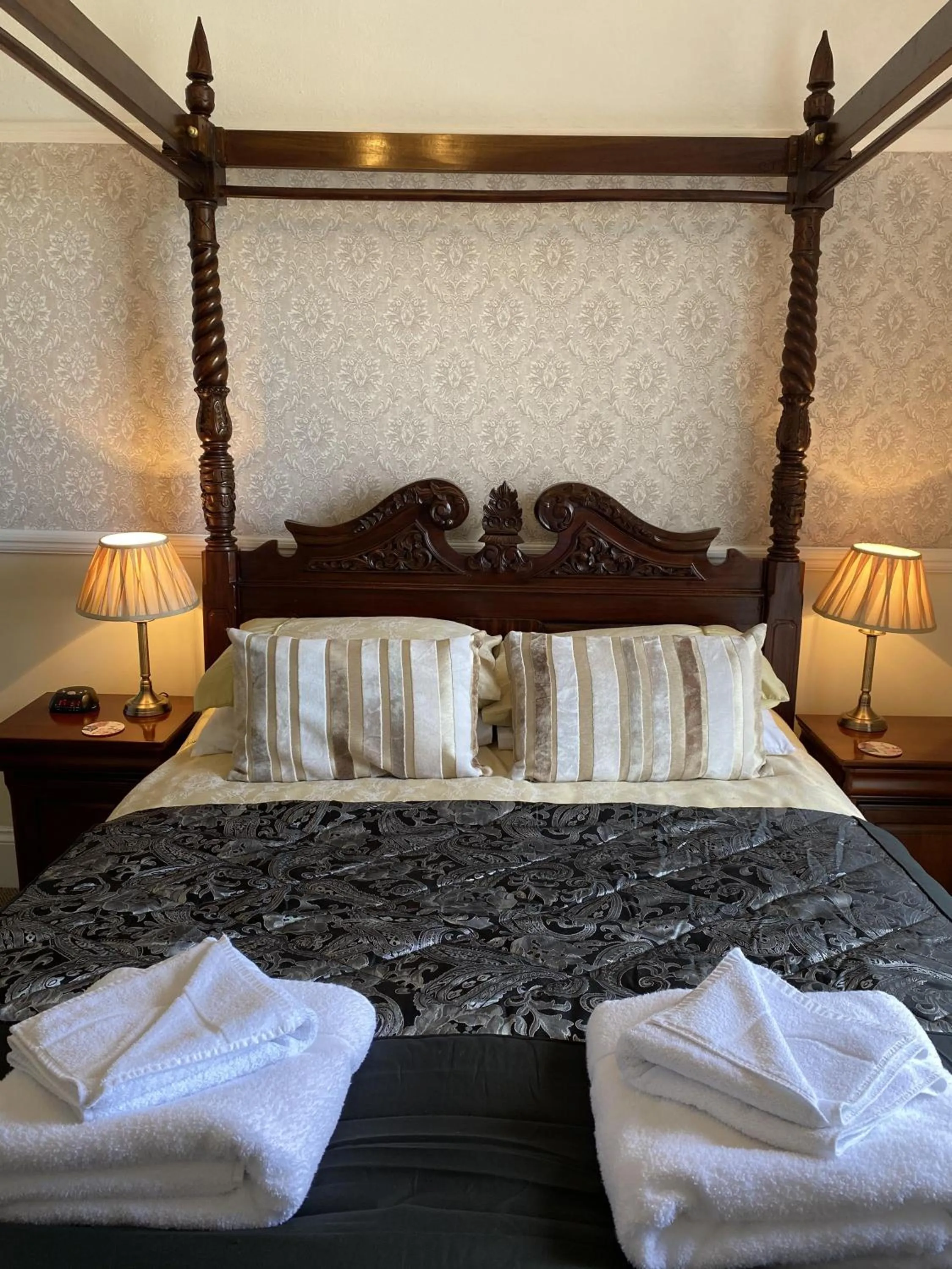 Bedroom, Bed in The North Cliff Hotel