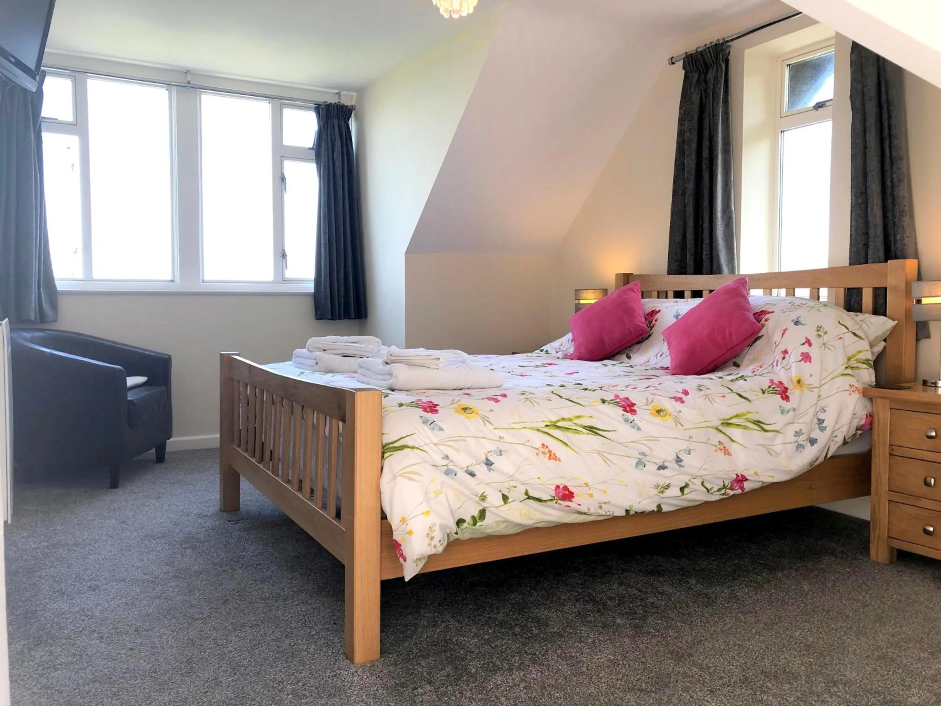 Bedroom, Bed in The North Cliff Hotel