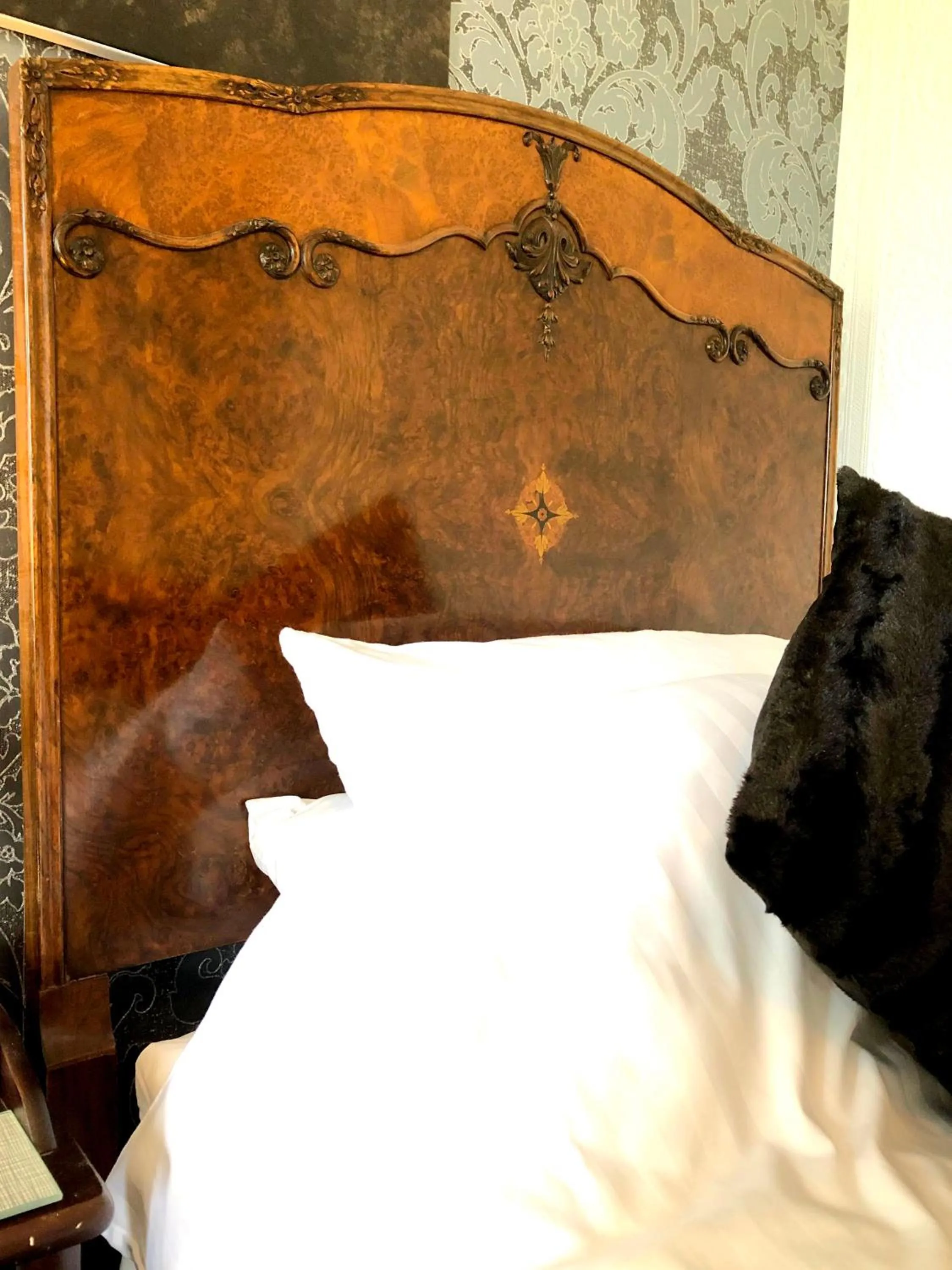 Bedroom, Bed in The North Cliff Hotel