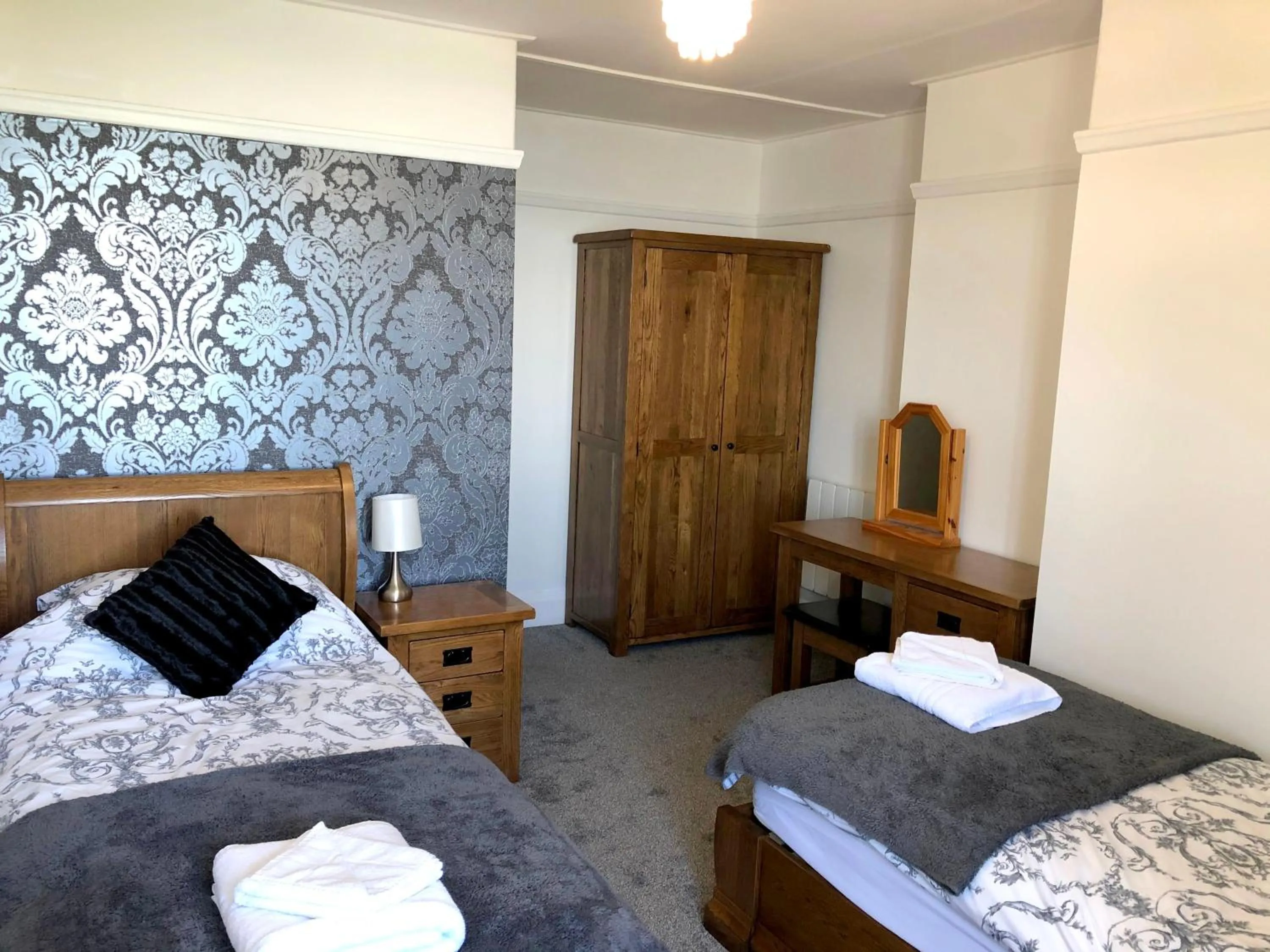 Bedroom, Bed in The North Cliff Hotel