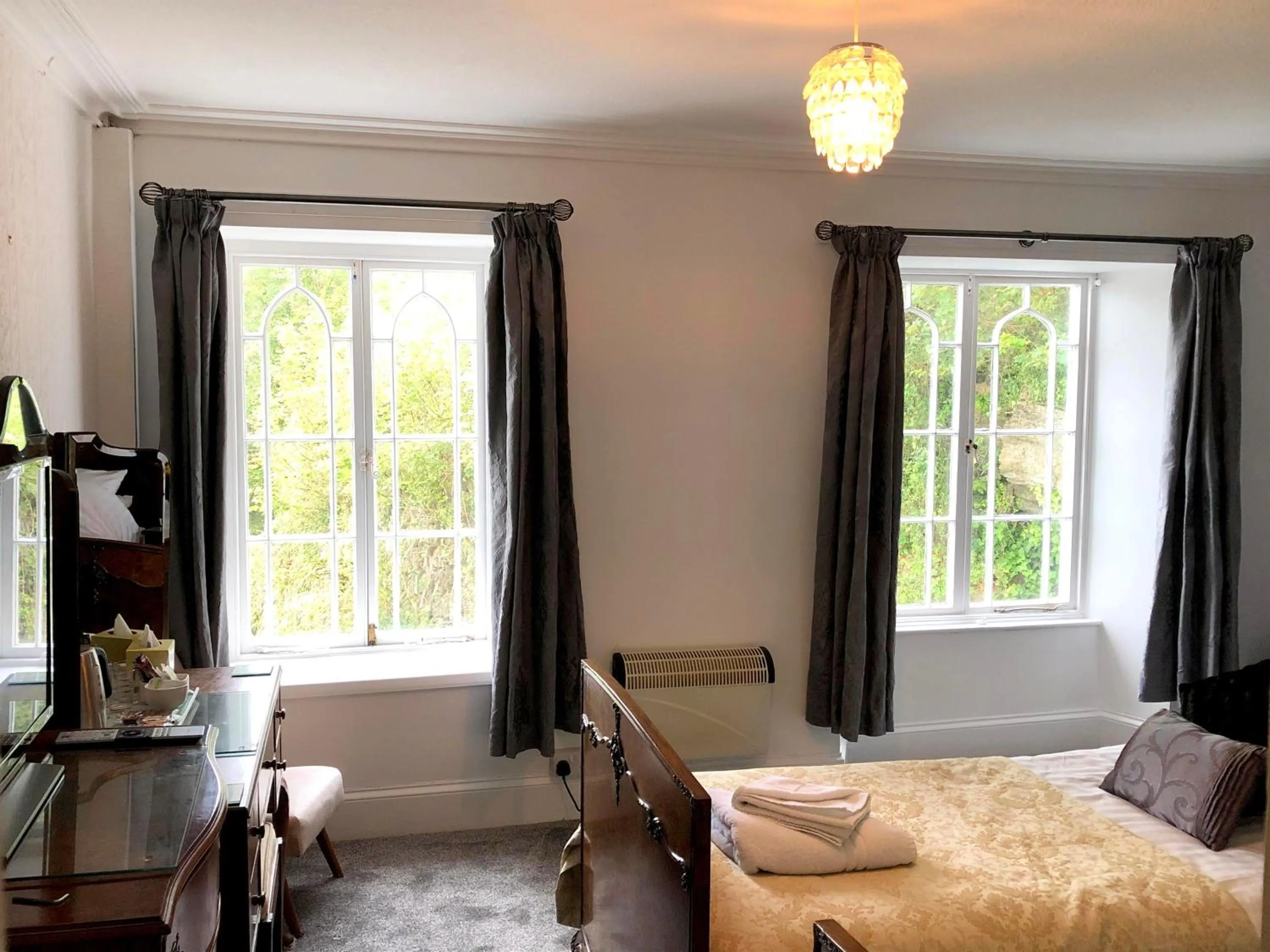 Bedroom, Bed in The North Cliff Hotel