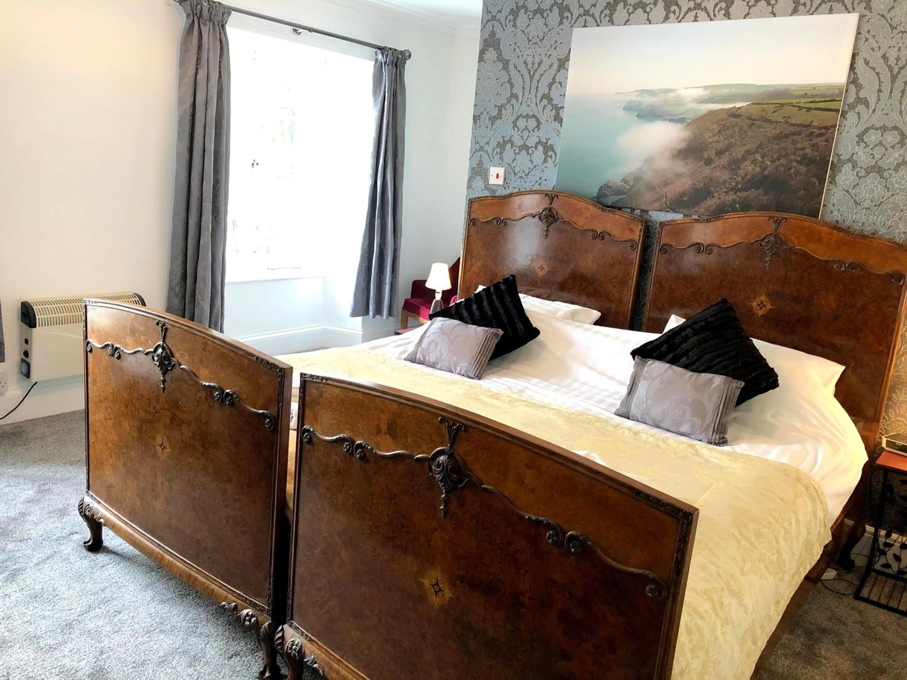 Bedroom, Bed in The North Cliff Hotel